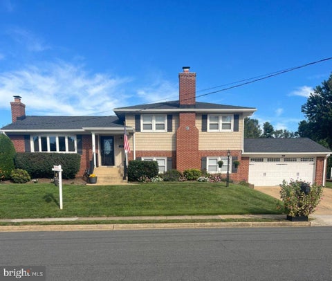 Photo of 1000 Westwood Drive NE, VIENNA, VA 22180 (MLS # VAFX2343212)