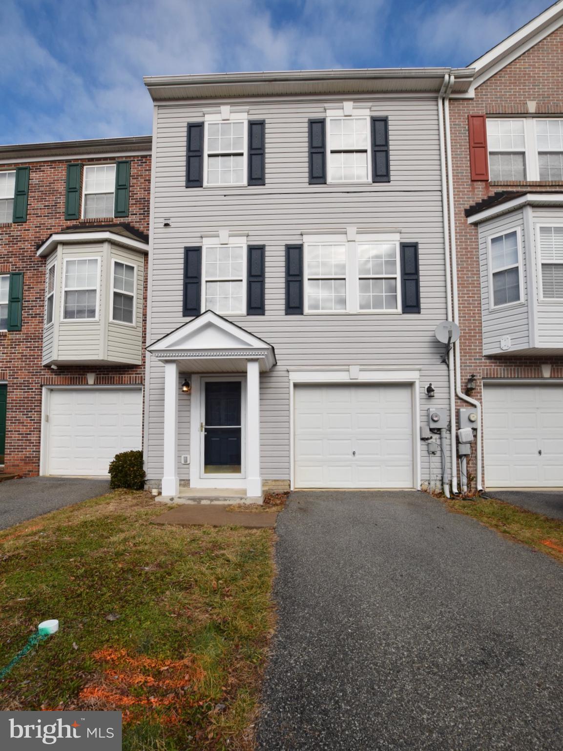 COUNTY GREEN - Residential Lease