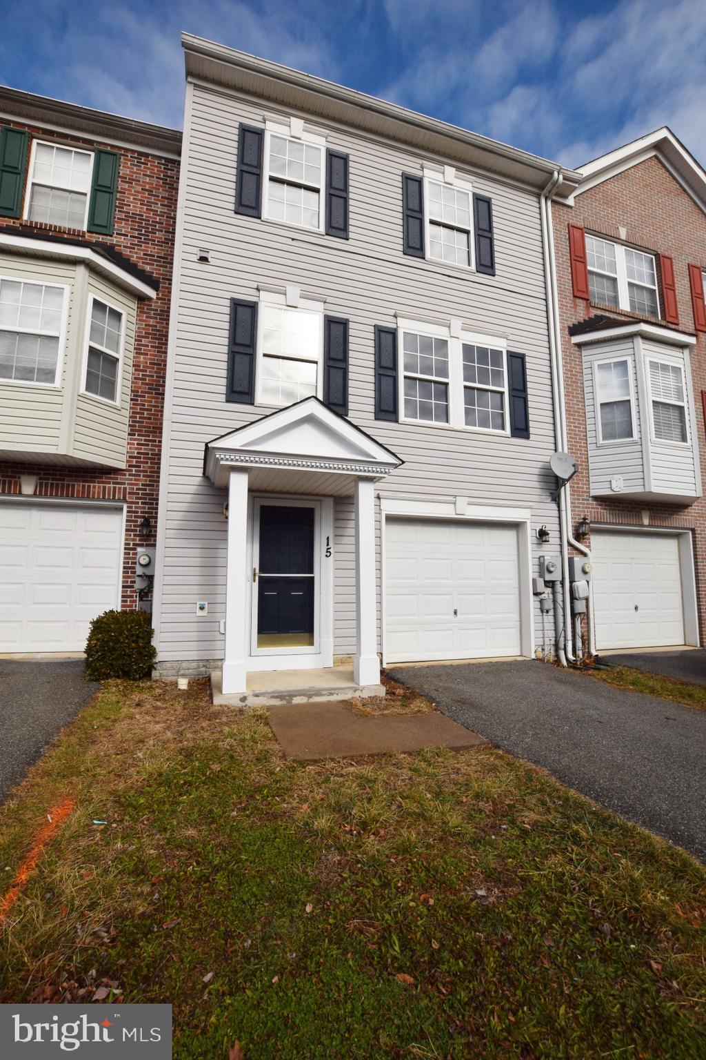 COUNTY GREEN - Residential Lease