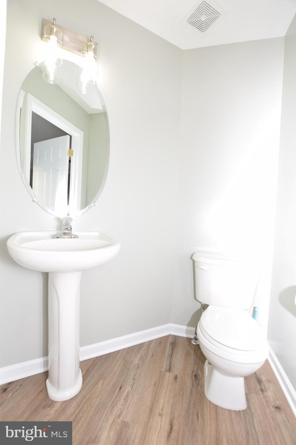 COUNTY GREEN - Residential Lease