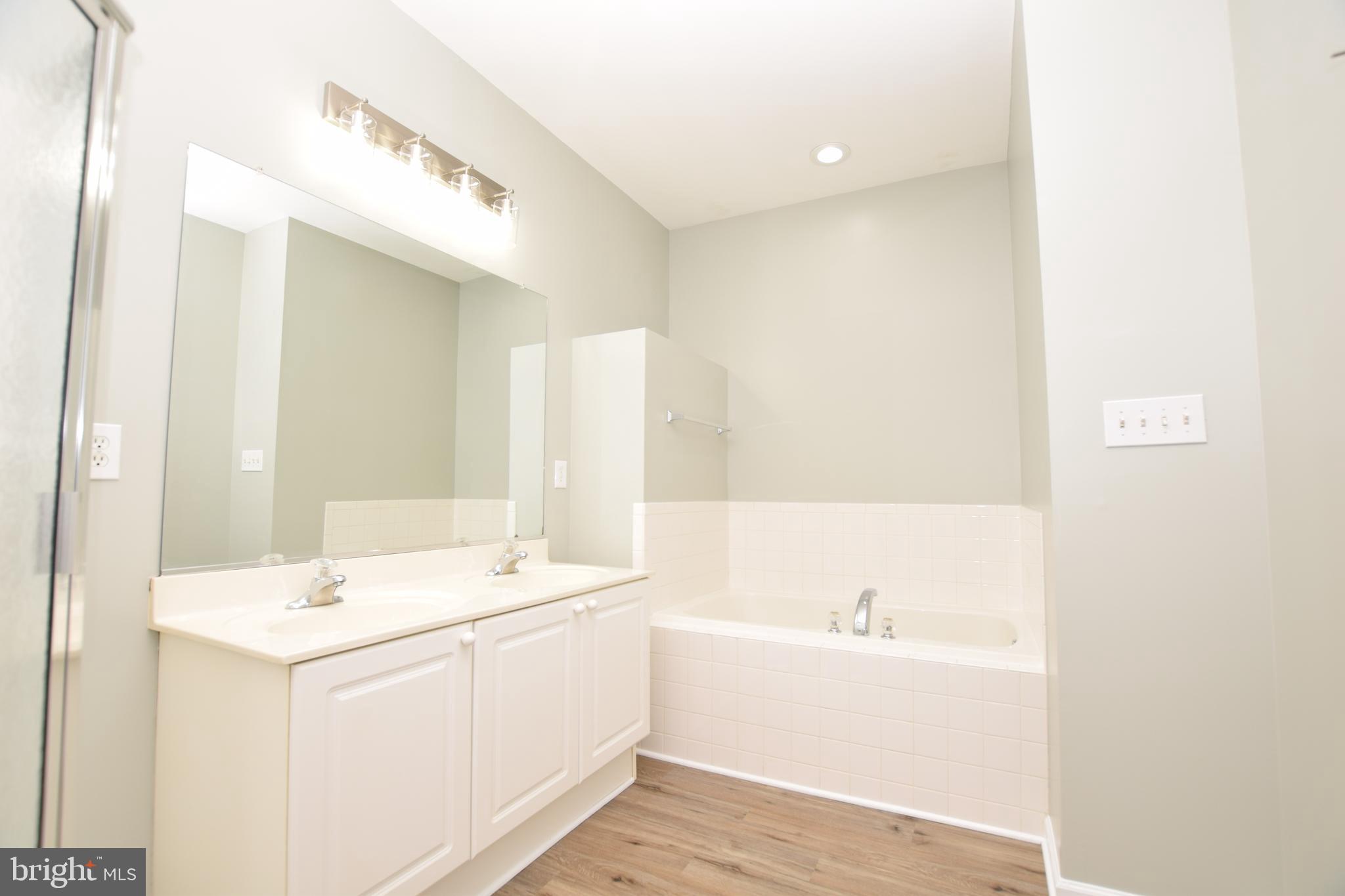 COUNTY GREEN - Residential Lease