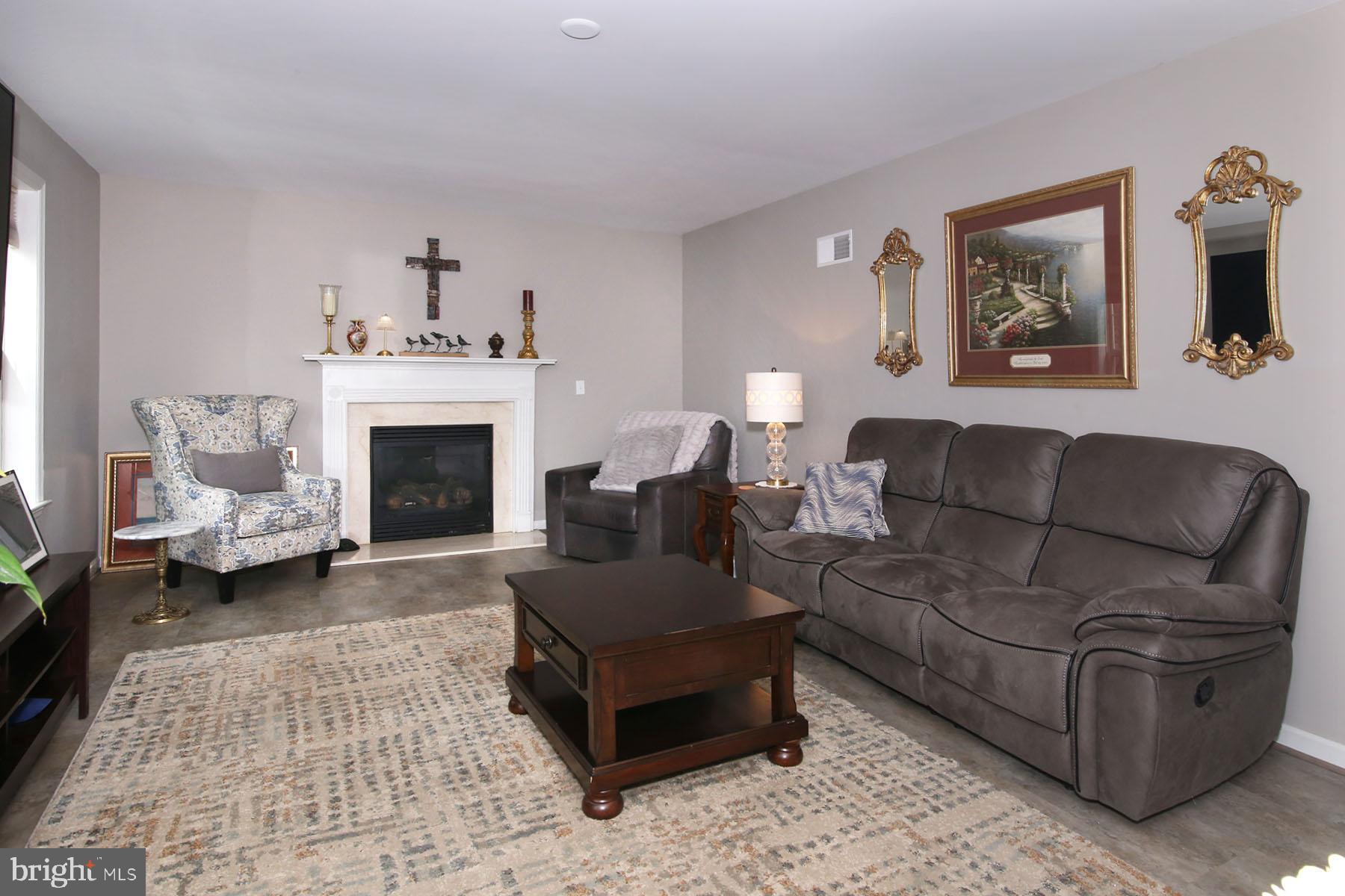 CREEKSIDE - Residential