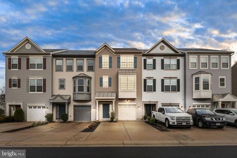 Townhouse For Sale - 2235 Champions Way<br/> FREDERICKSBURG, VA 22408