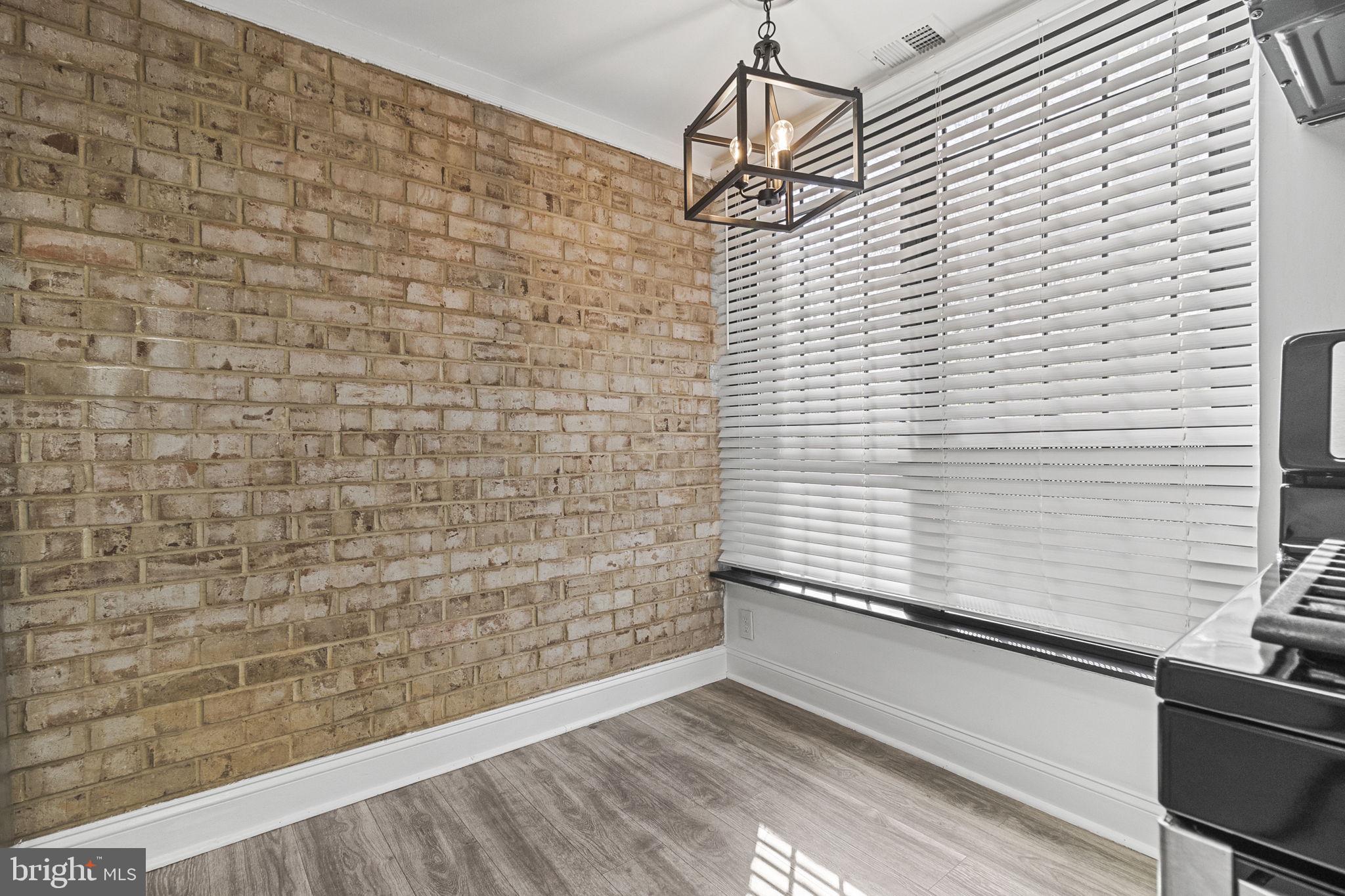 HUNTLEY SQUARE CONDOMINIUMS - Residential