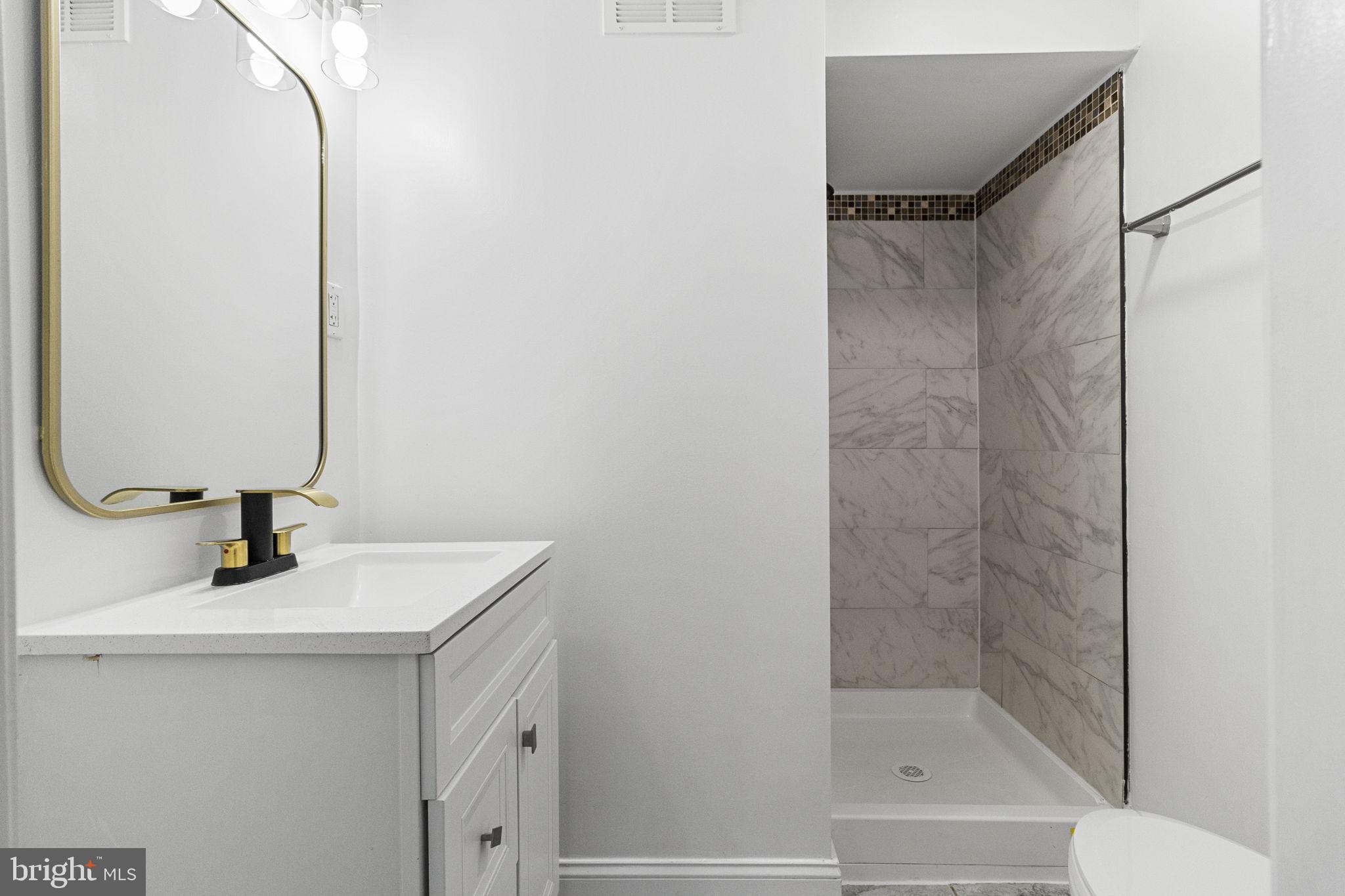 HUNTLEY SQUARE CONDOMINIUMS - Residential