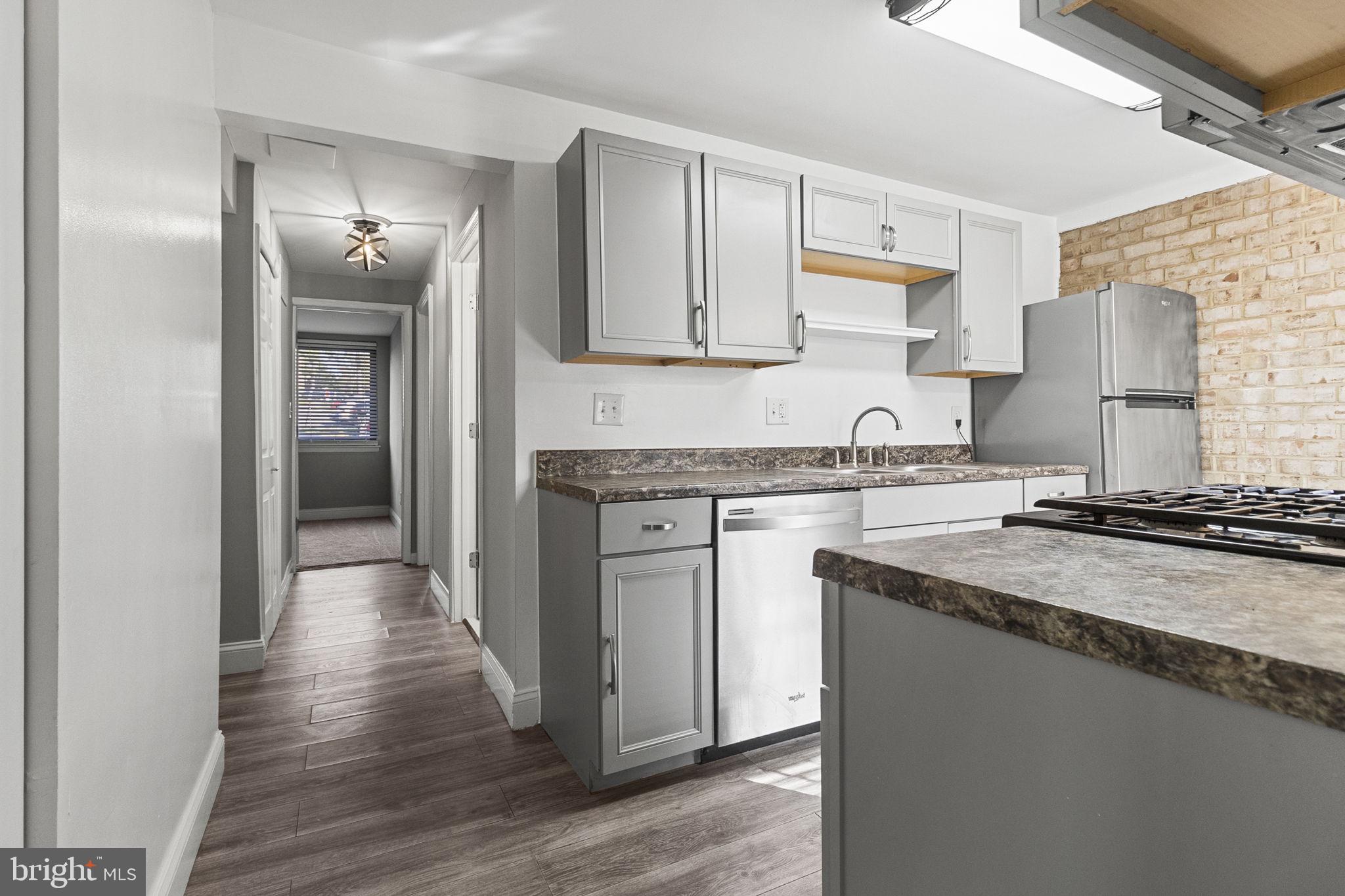 HUNTLEY SQUARE CONDOMINIUMS - Residential