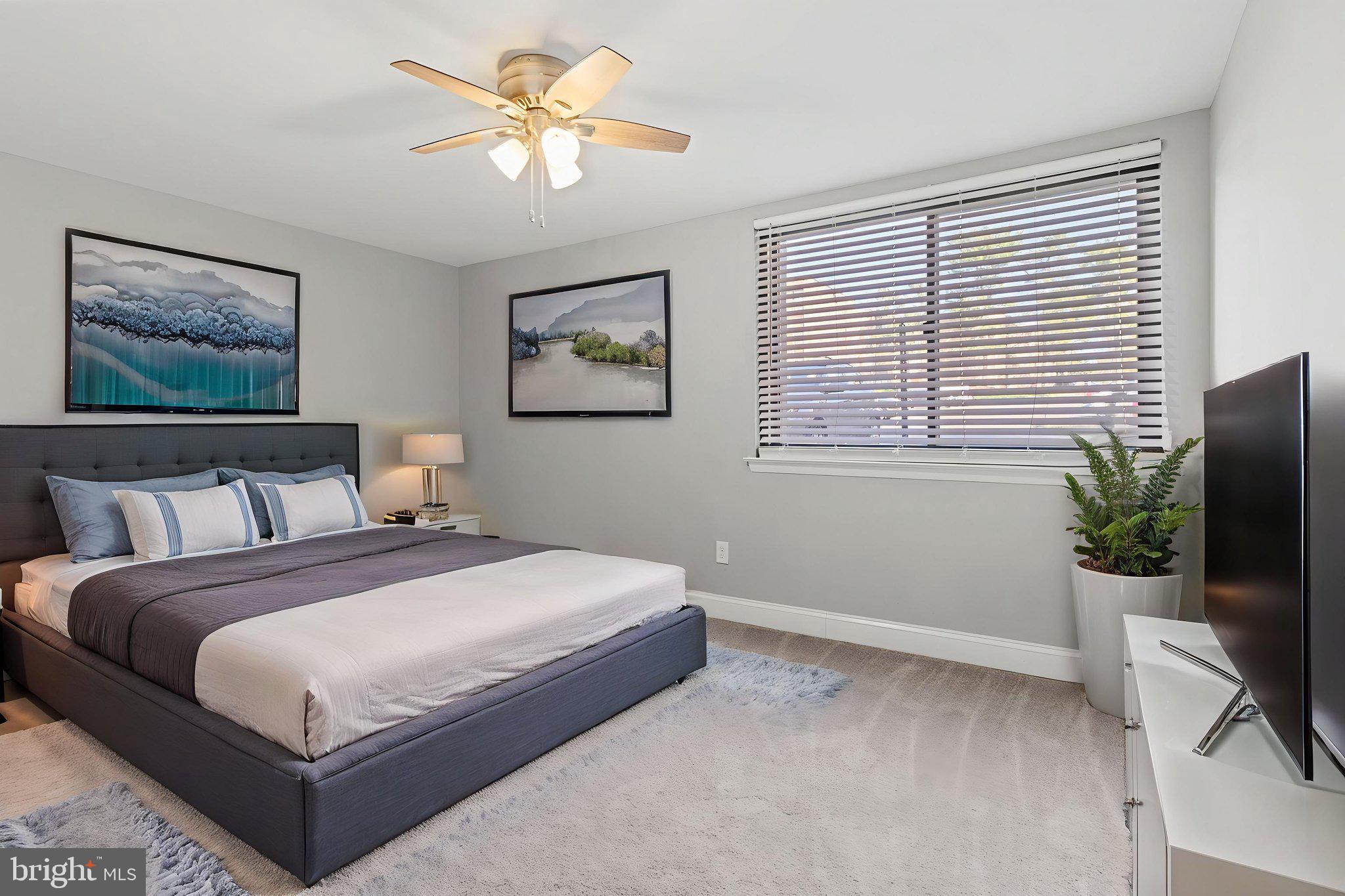 HUNTLEY SQUARE CONDOMINIUMS - Residential