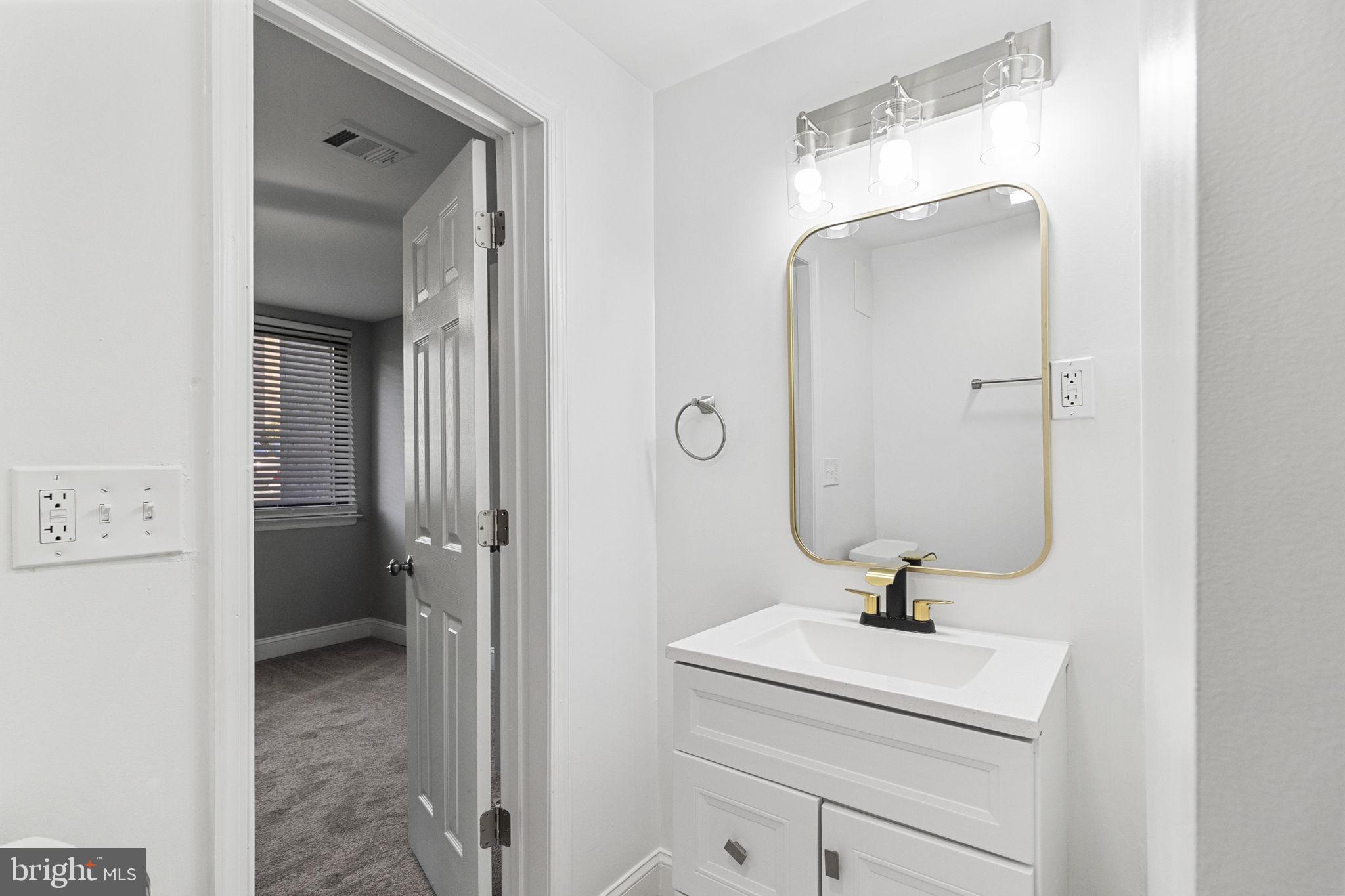 HUNTLEY SQUARE CONDOMINIUMS - Residential