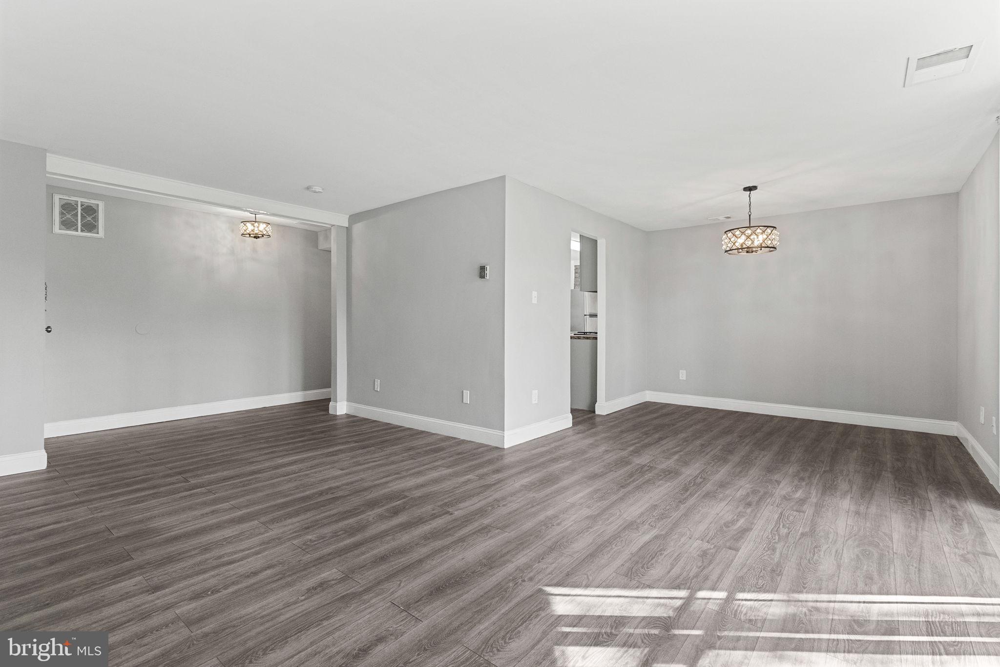 HUNTLEY SQUARE CONDOMINIUMS - Residential