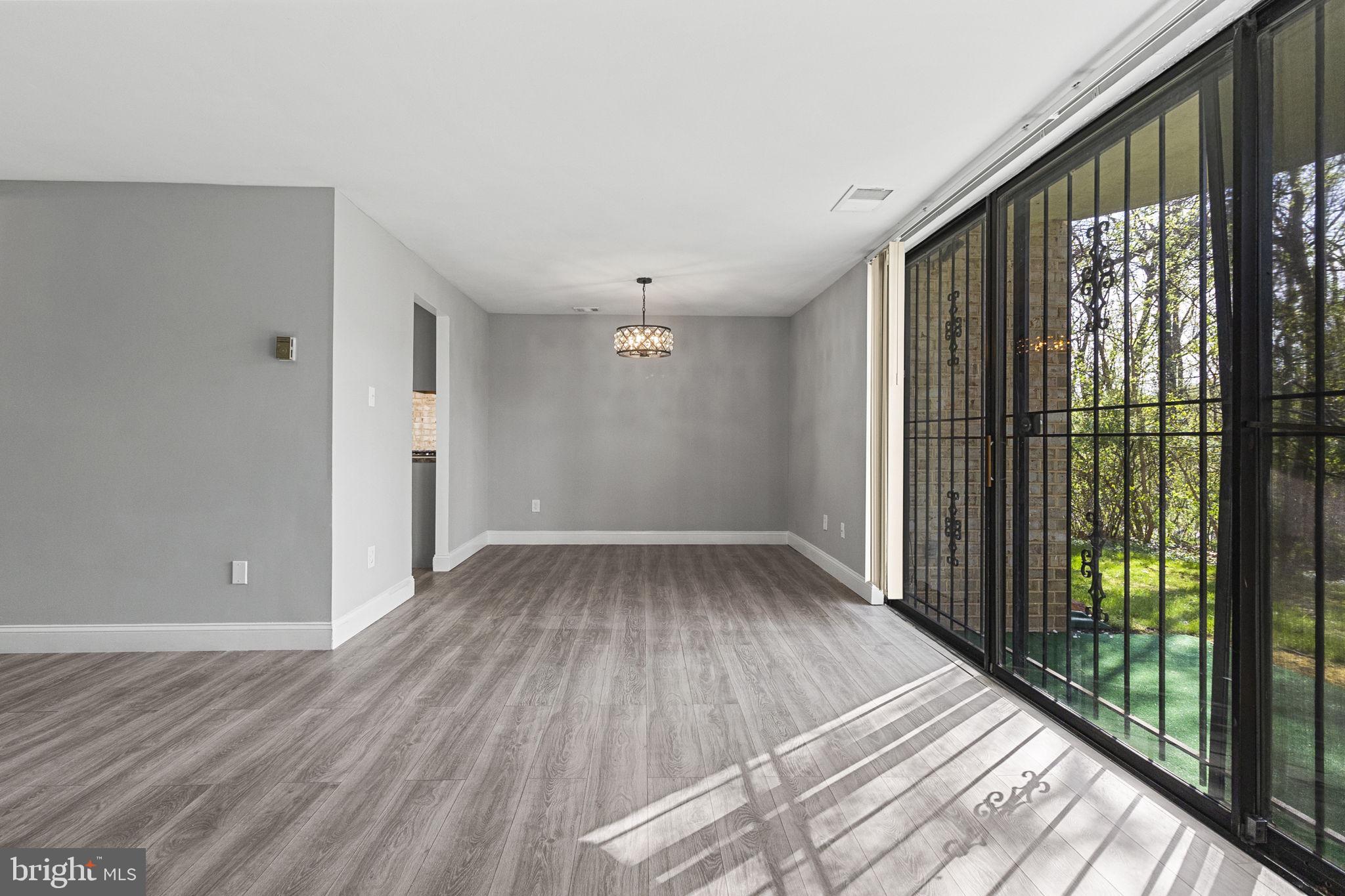 HUNTLEY SQUARE CONDOMINIUMS - Residential