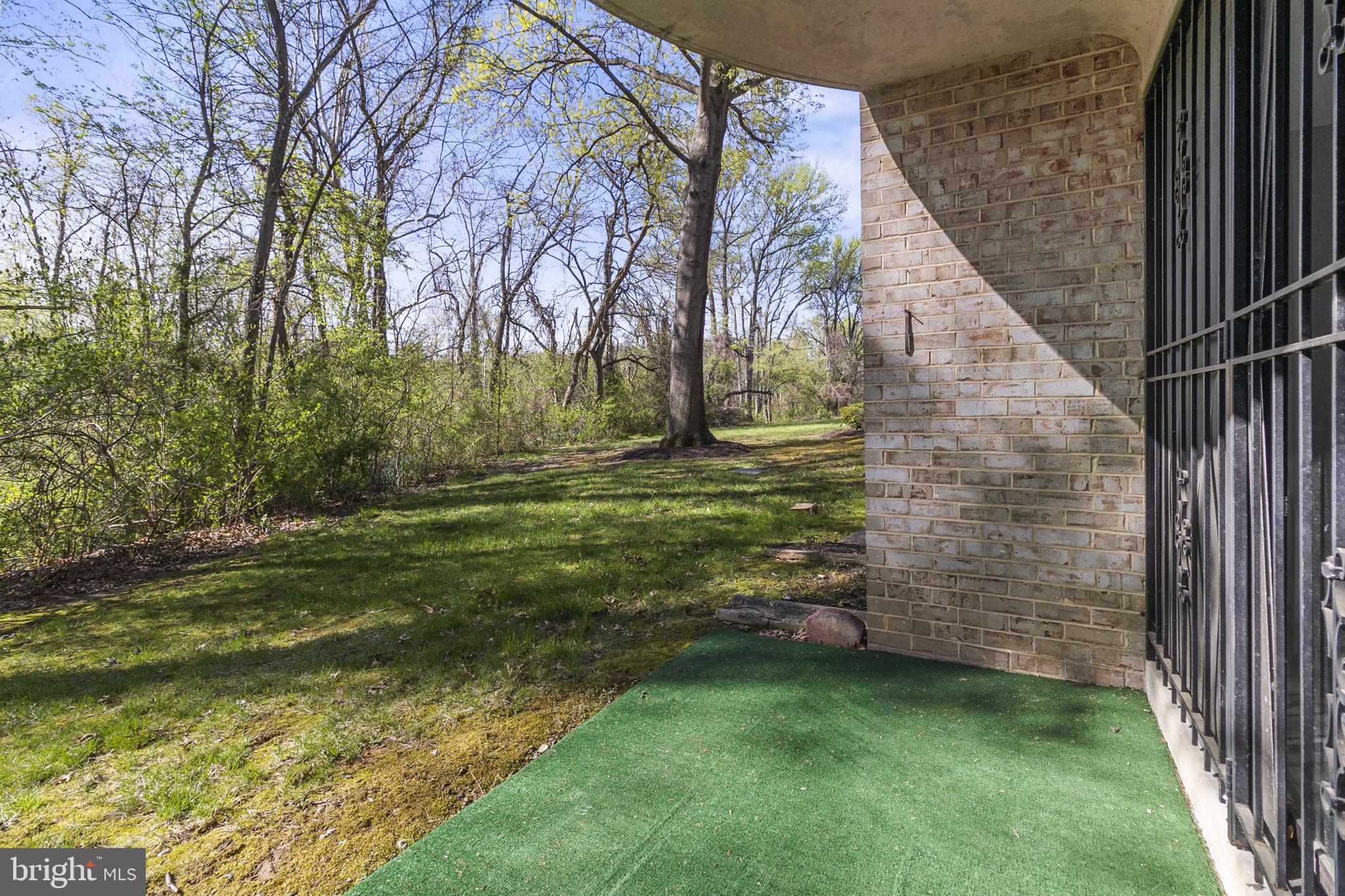 HUNTLEY SQUARE CONDOMINIUMS - Residential