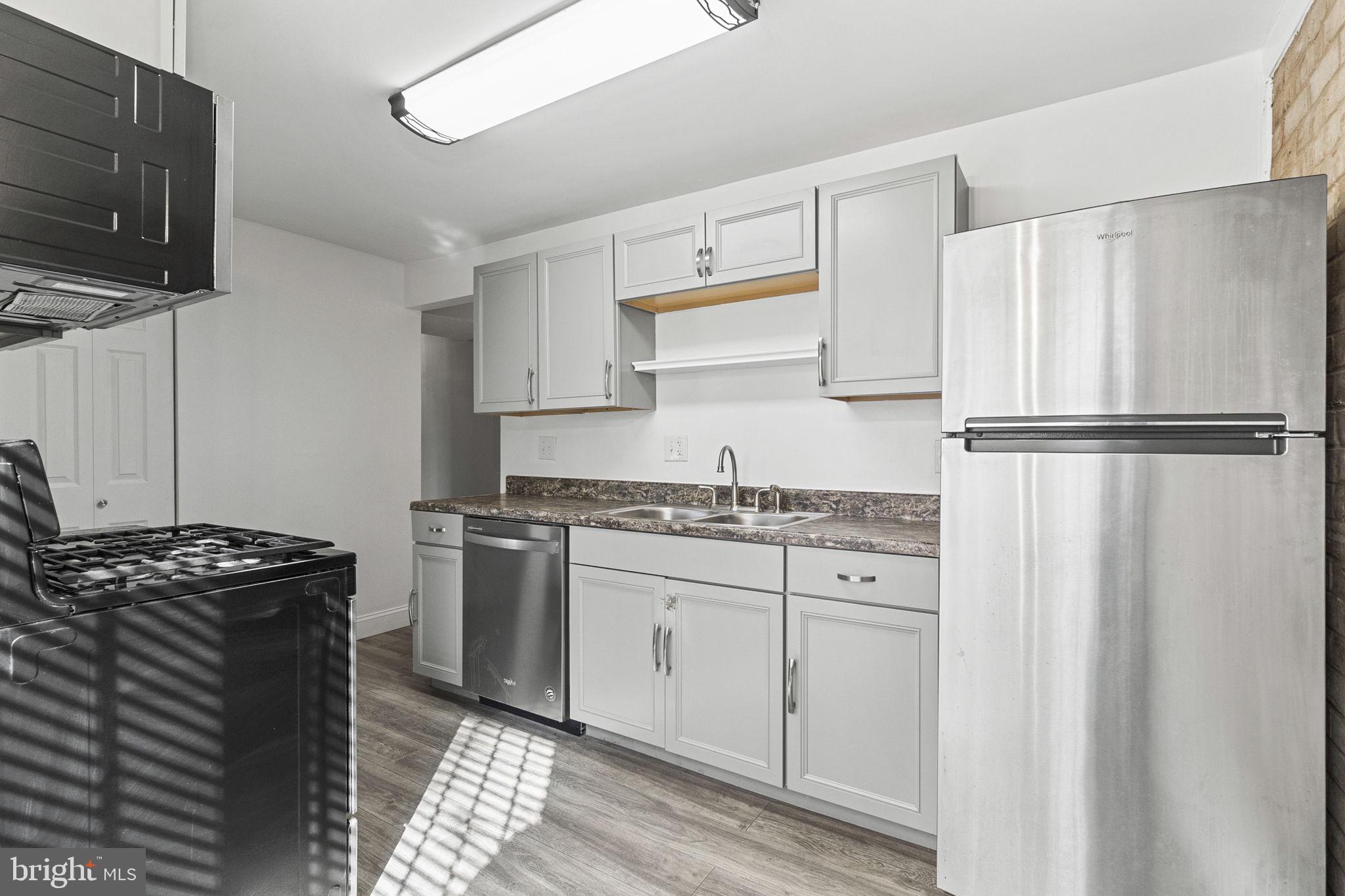 HUNTLEY SQUARE CONDOMINIUMS - Residential