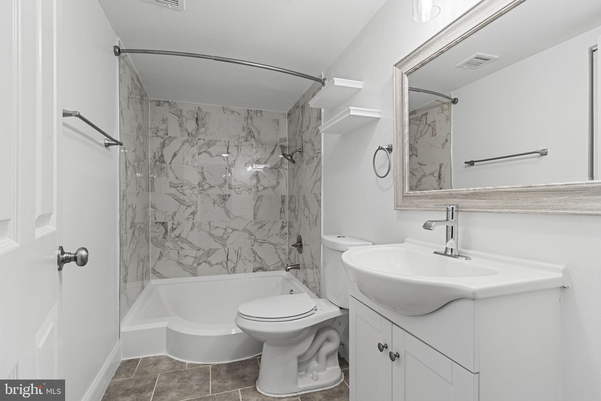 HUNTLEY SQUARE CONDOMINIUMS - Residential