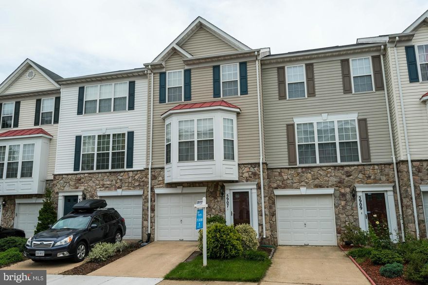 Wonderfully maintained and updated townhouse with quiet back deck- backing to trees, unlike most Kingstowne townhouses. Hardwoods, HVAC, Water Heater all replaced. New granite counters and stainless appliances. Incredibly close and convenient to shopping! Leave the car in the driveway & walk to Kingstowne Town Center. Easy ample parking for your guests just feet away on Barclay Dr.