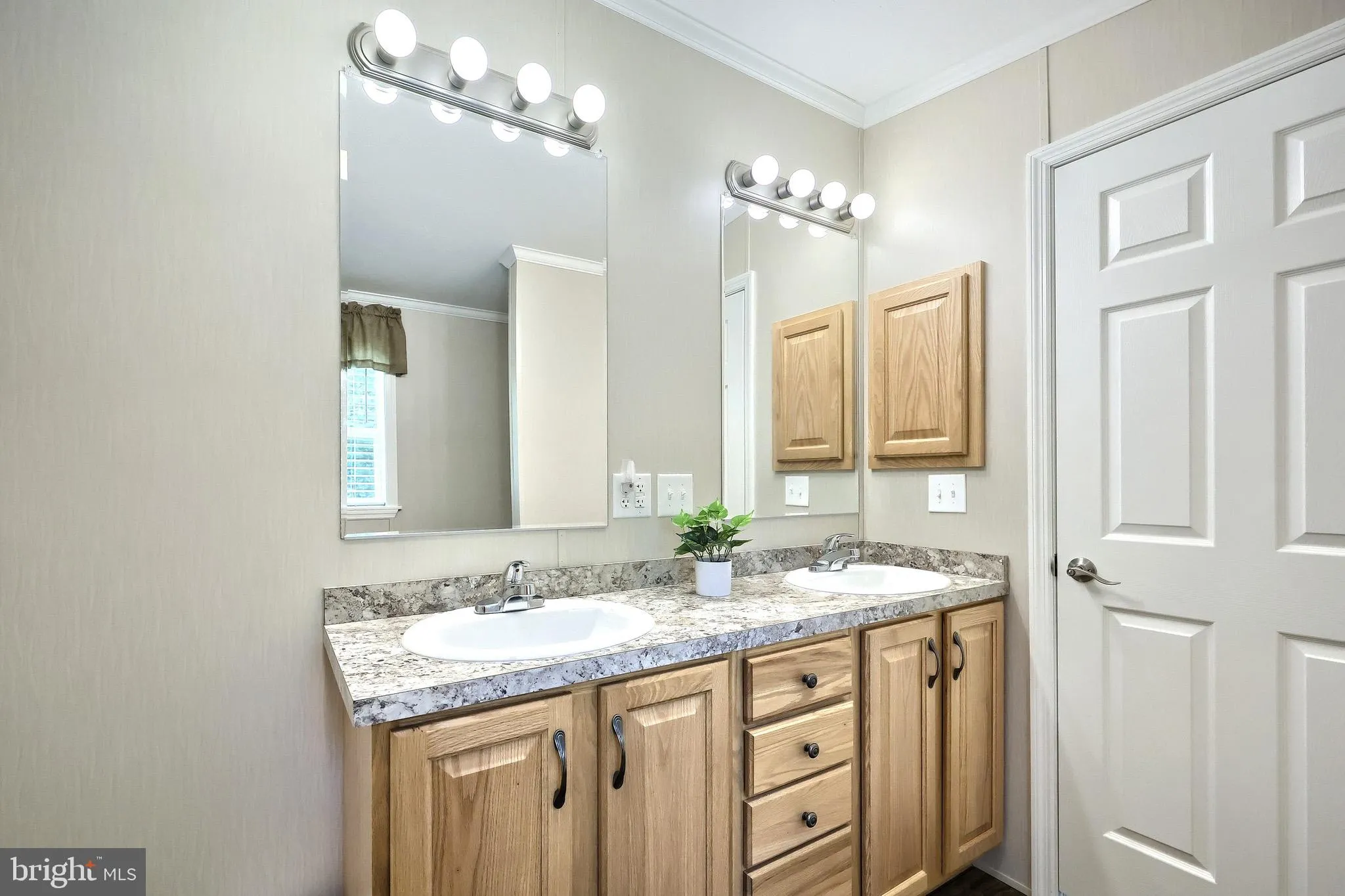 Spring Grove, Pennsylvania 17362, United States, 3 Bedrooms Bedrooms, ,2 BathroomsBathrooms,Residential,Pending,200307