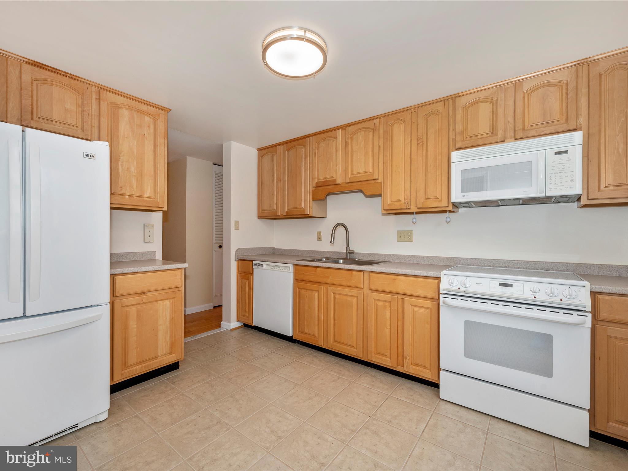 POOLESVILLE - Residential