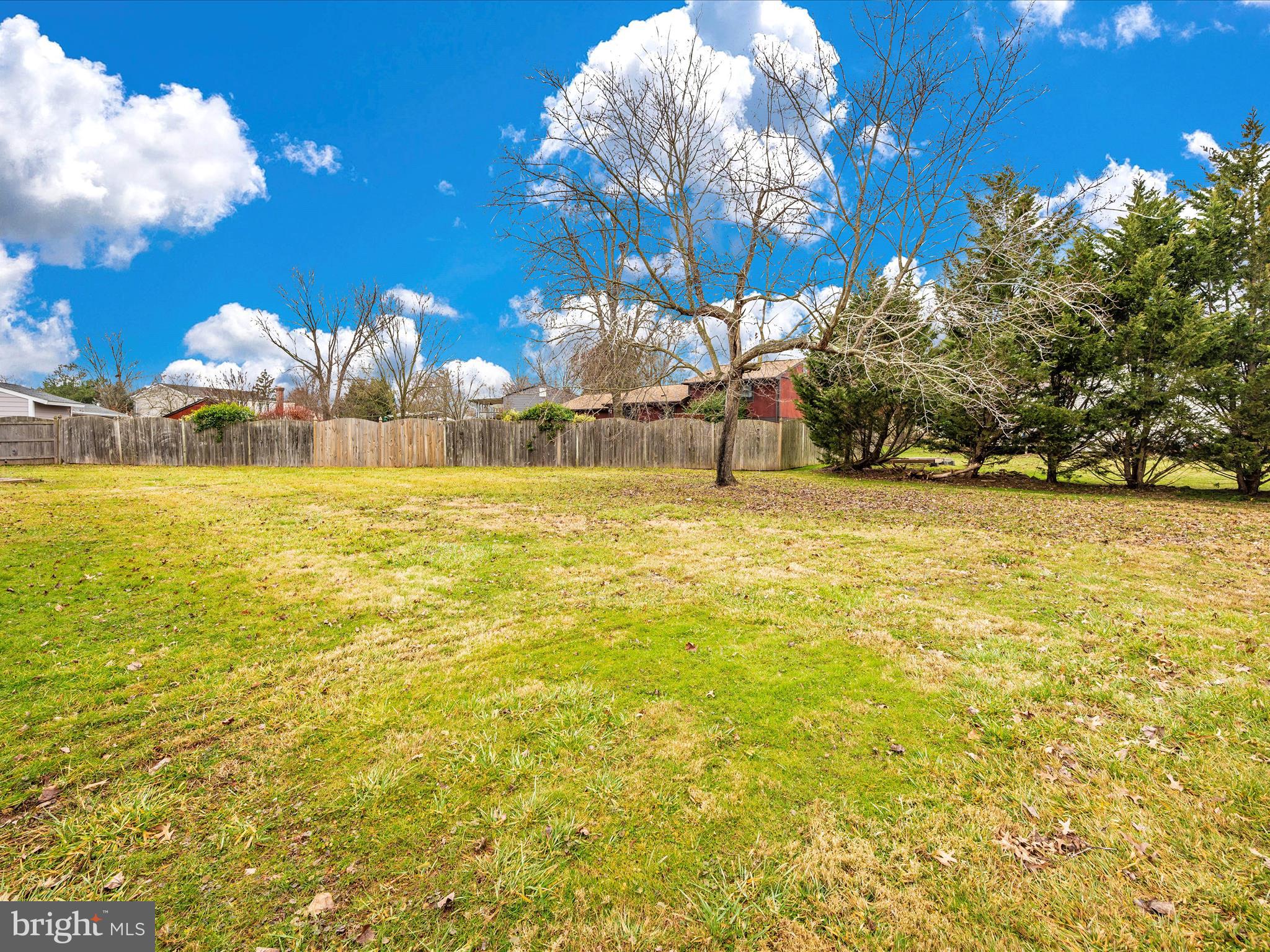 POOLESVILLE - Residential