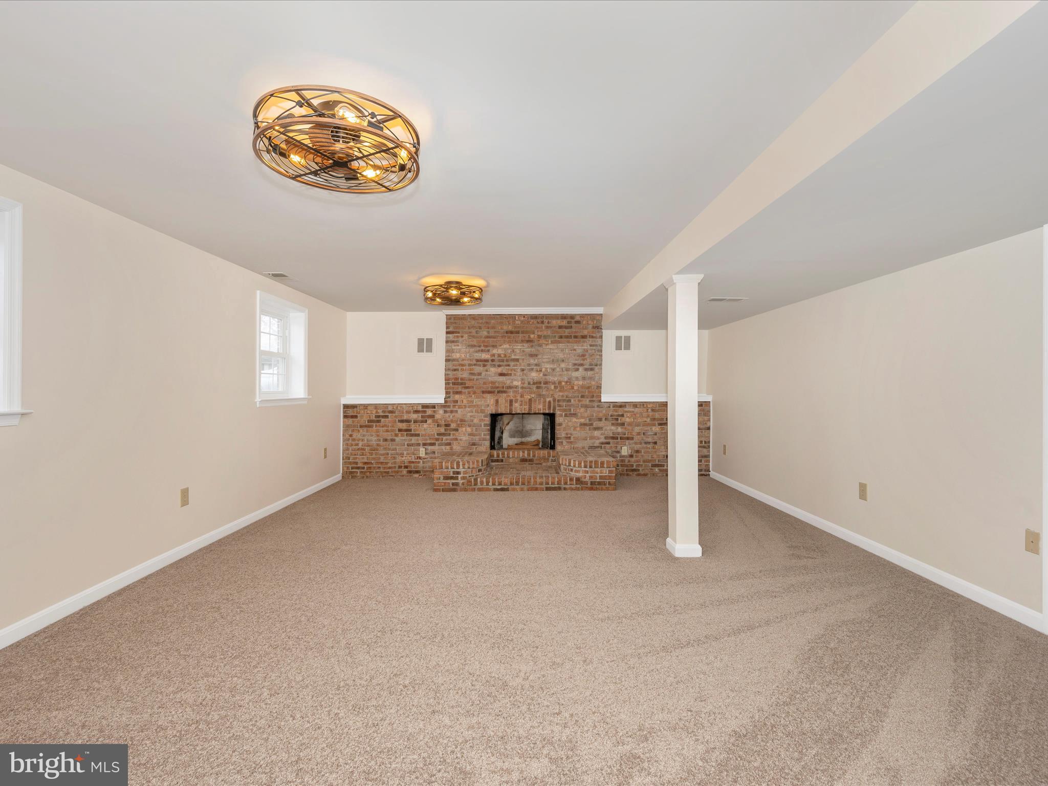 POOLESVILLE - Residential