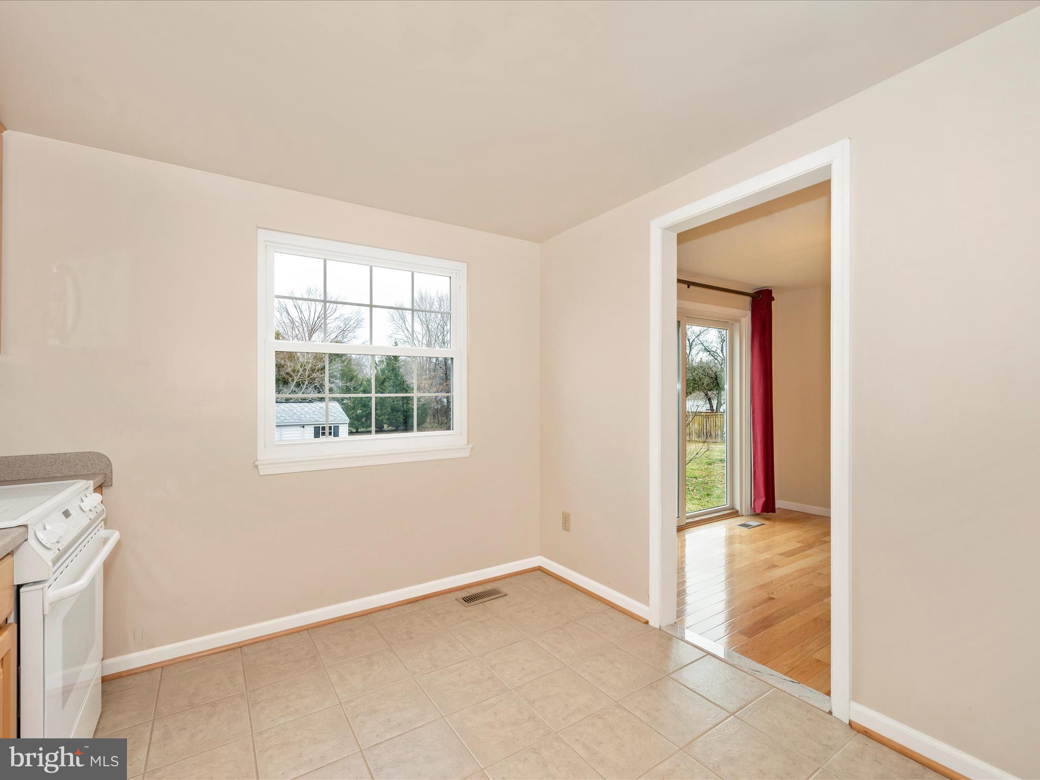 POOLESVILLE - Residential