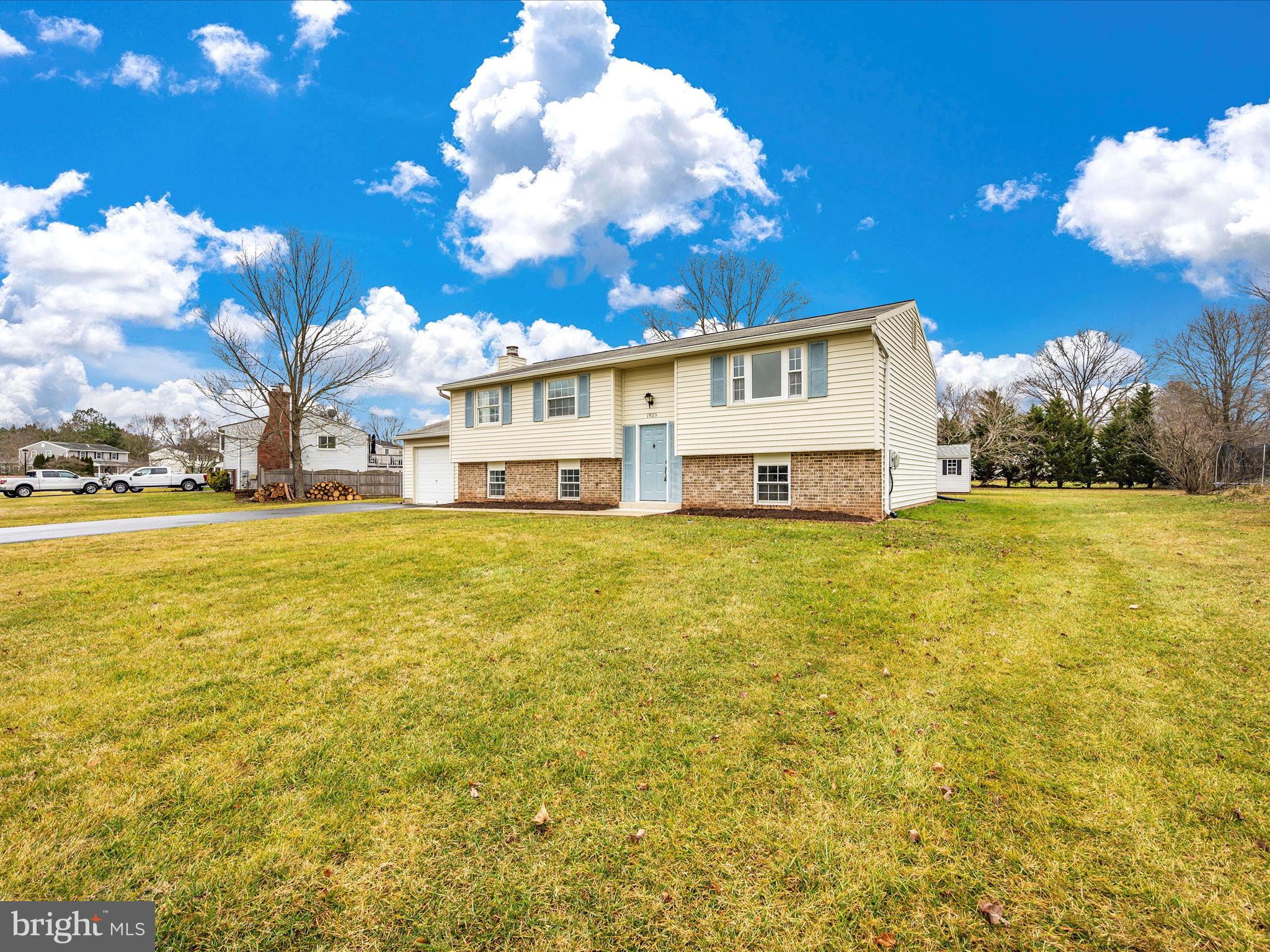 POOLESVILLE - Residential