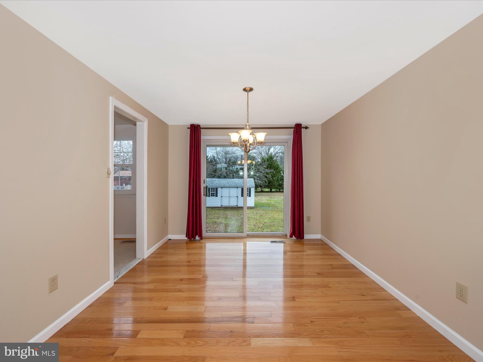 POOLESVILLE - Residential