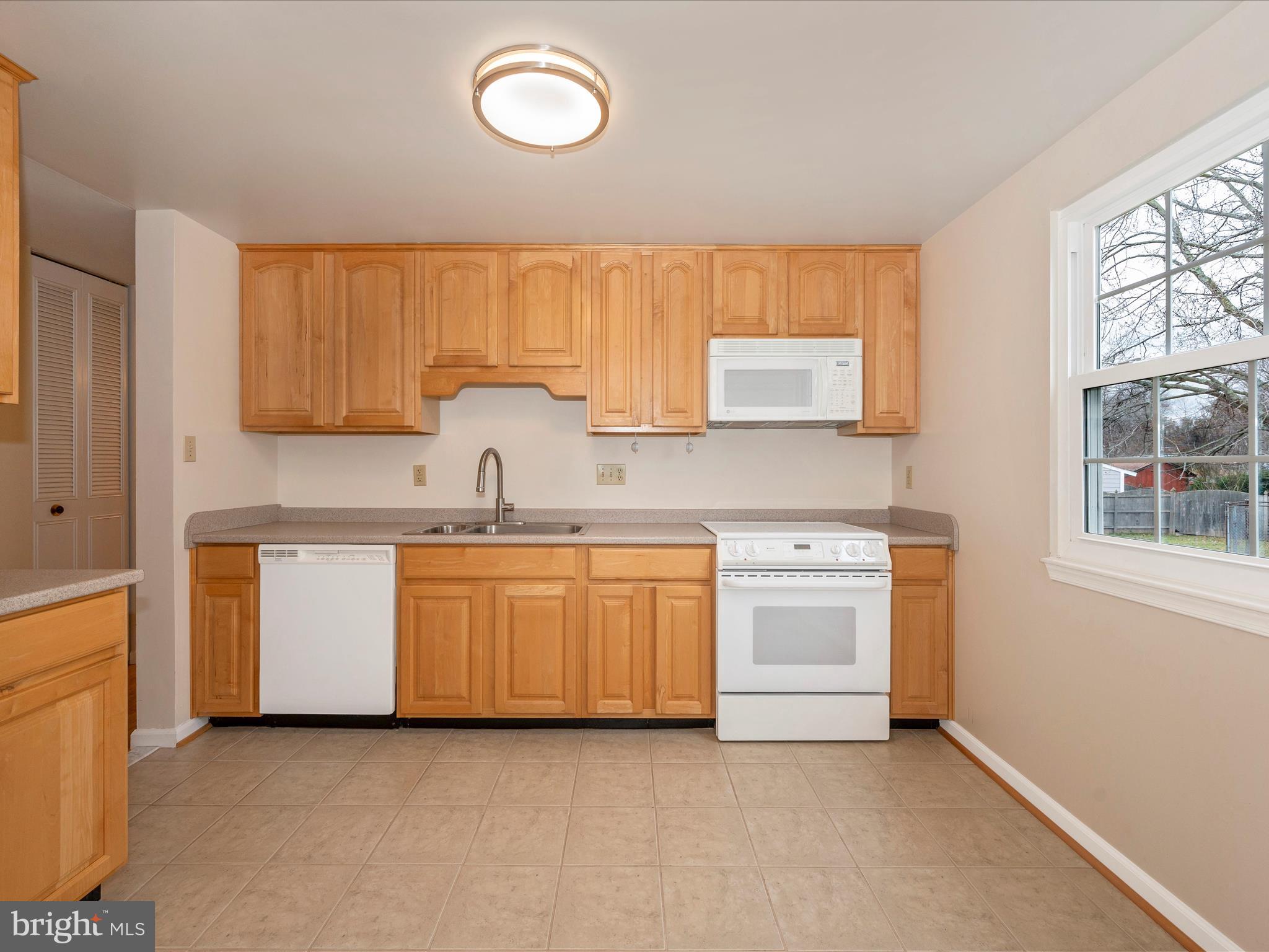 POOLESVILLE - Residential