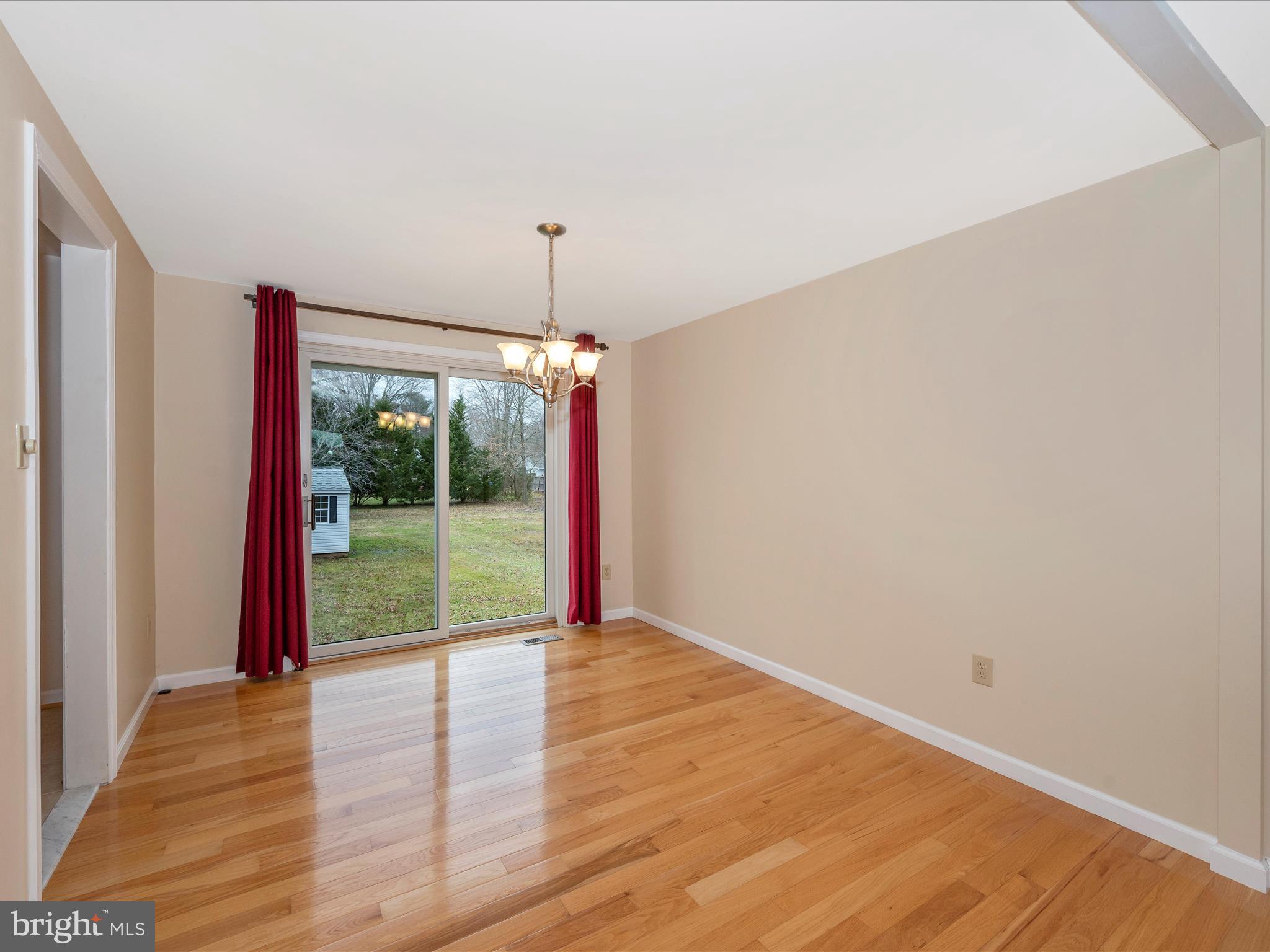 POOLESVILLE - Residential