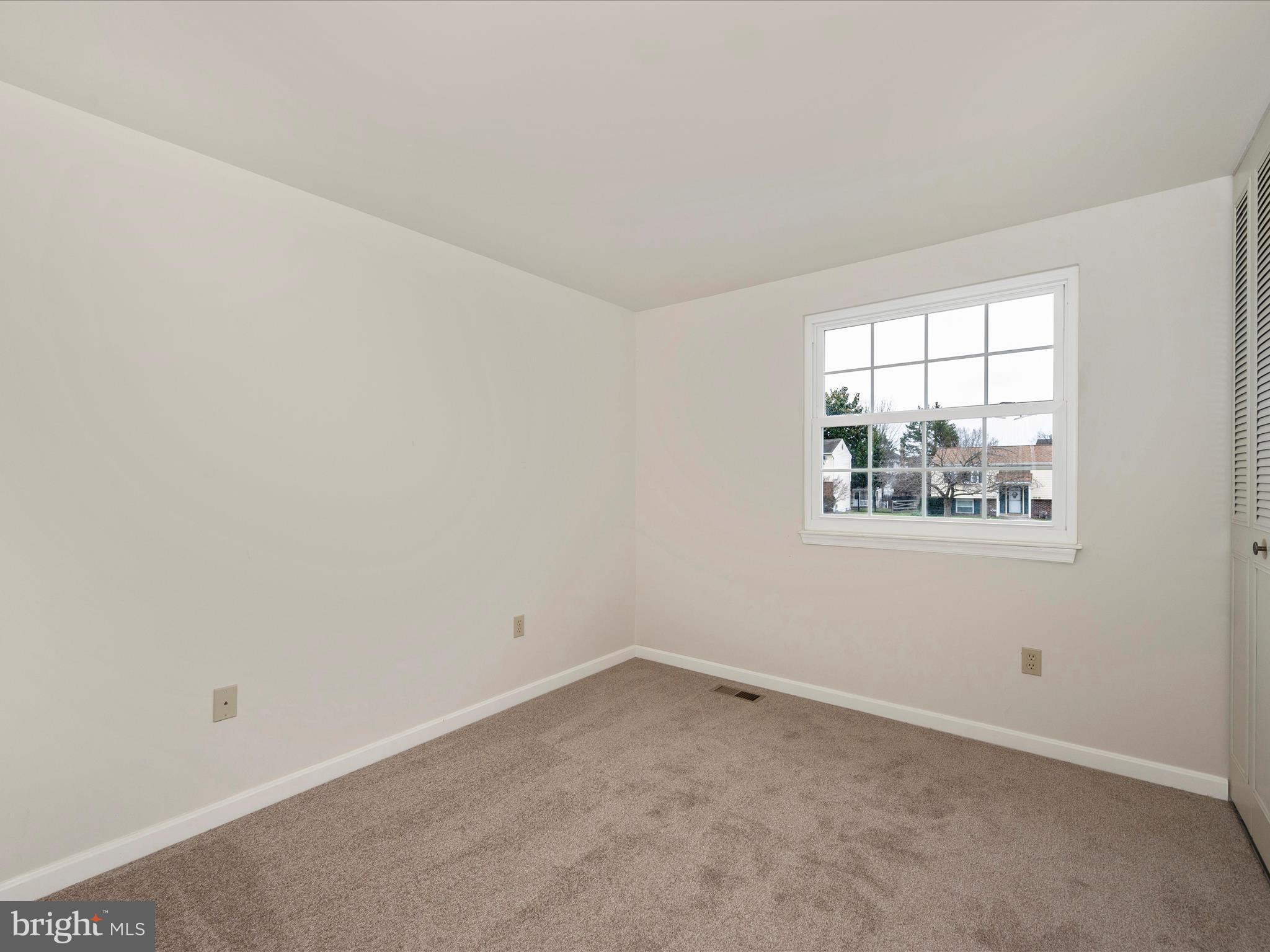 POOLESVILLE - Residential