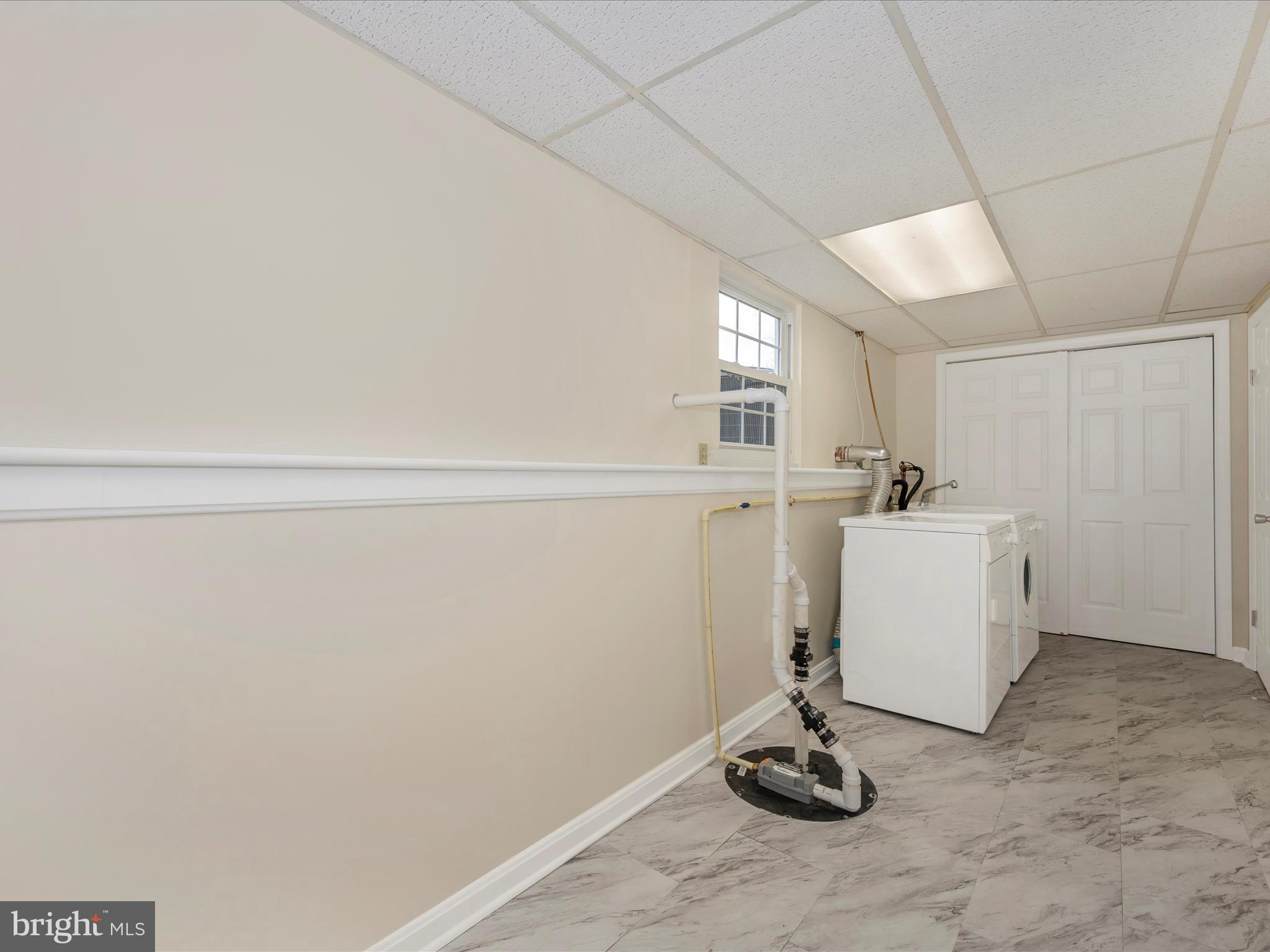 POOLESVILLE - Residential