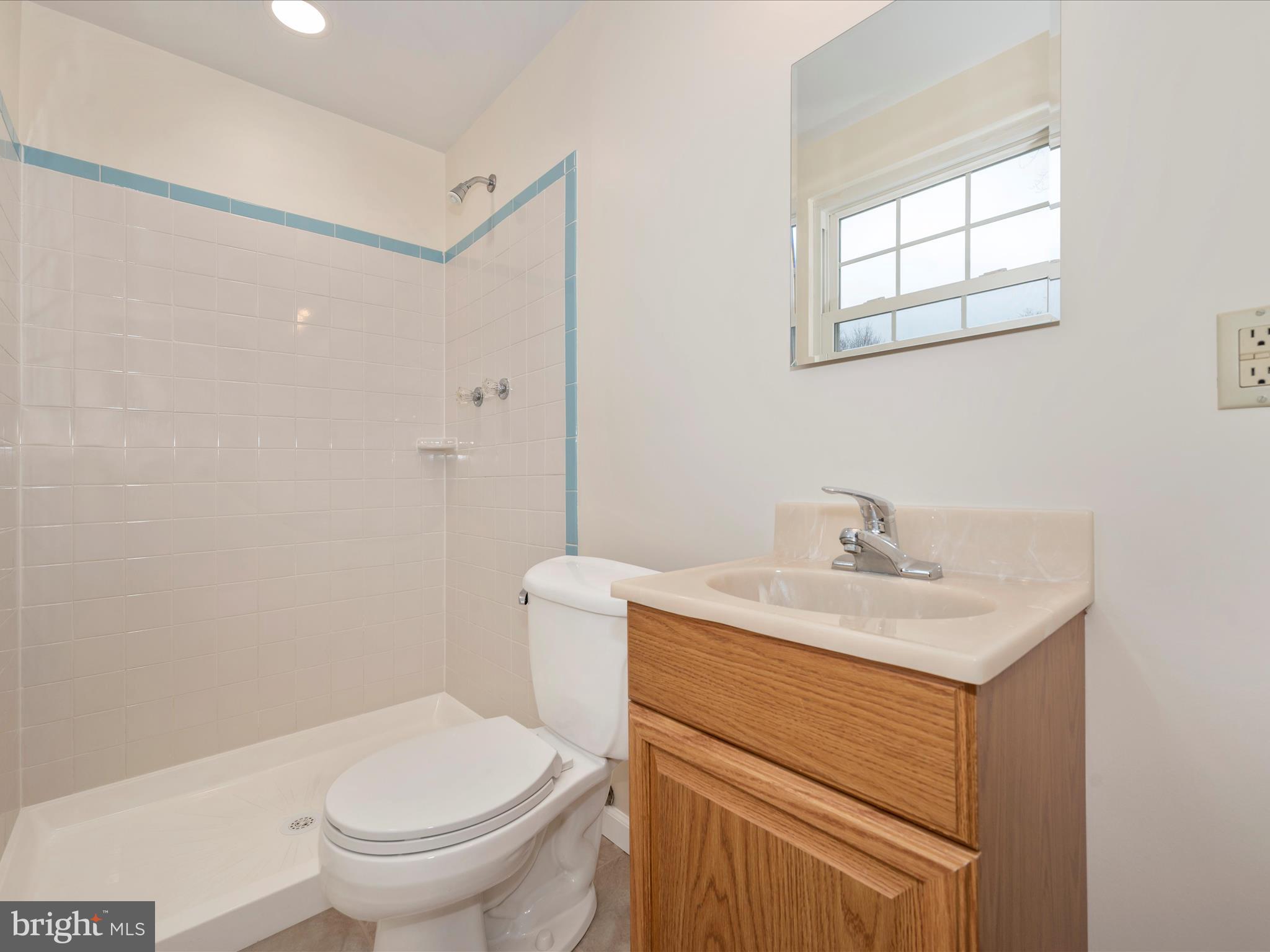 POOLESVILLE - Residential