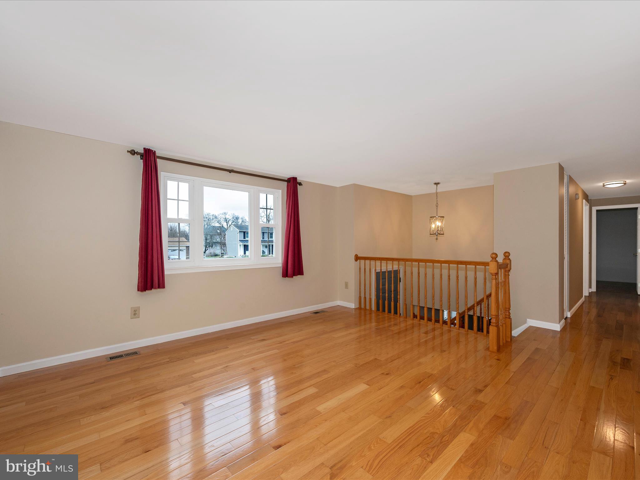 POOLESVILLE - Residential