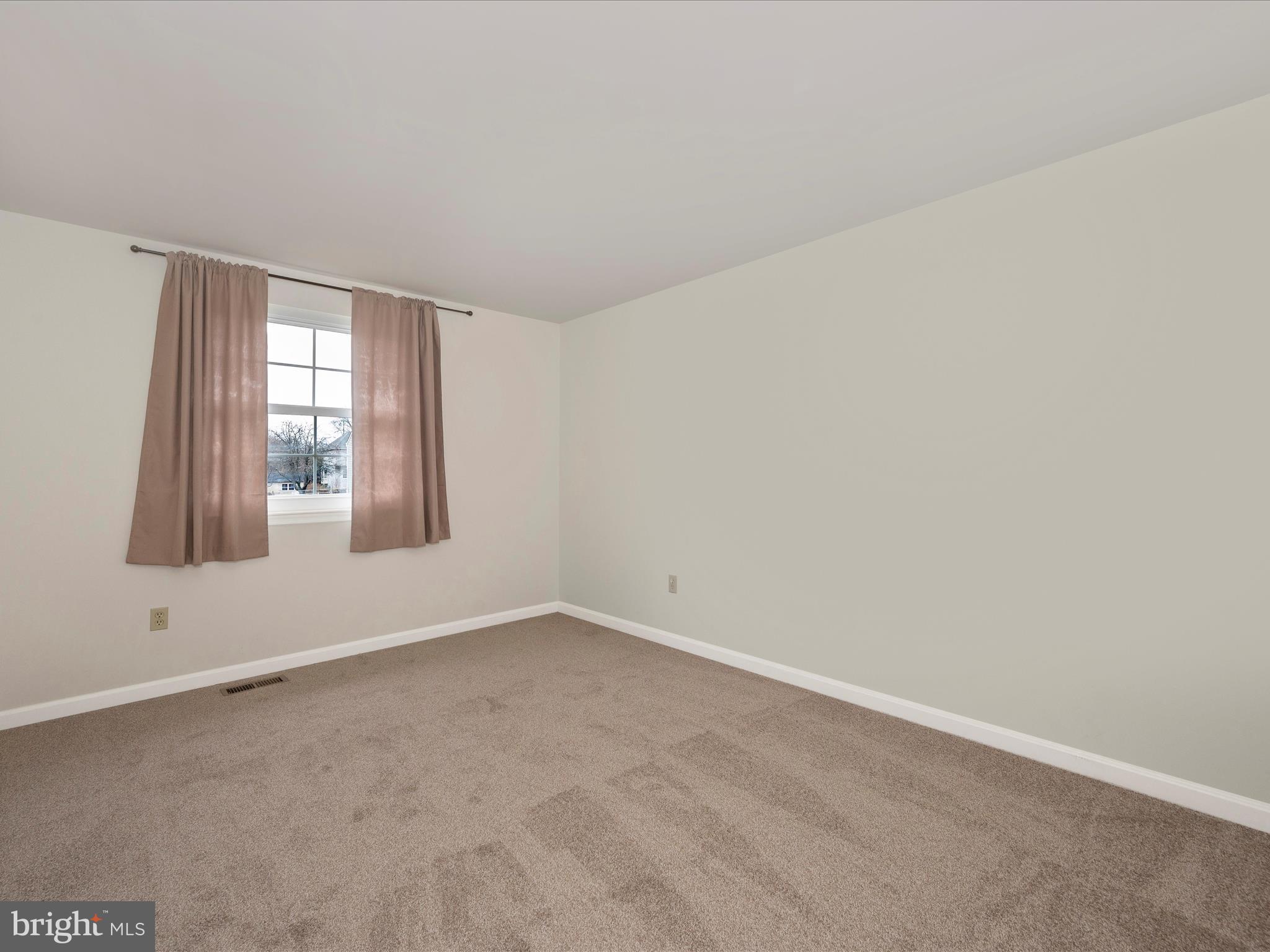 POOLESVILLE - Residential