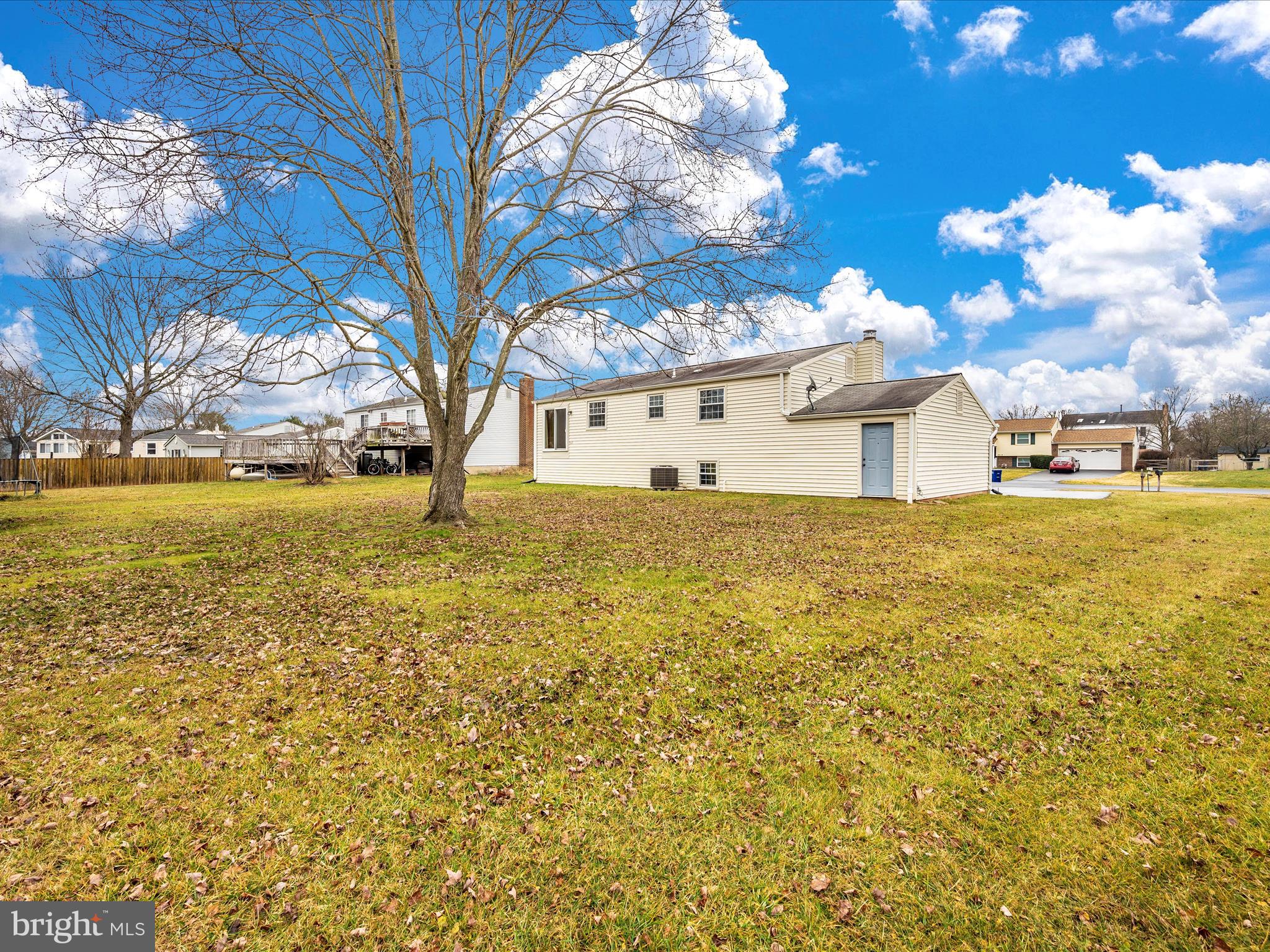 POOLESVILLE - Residential