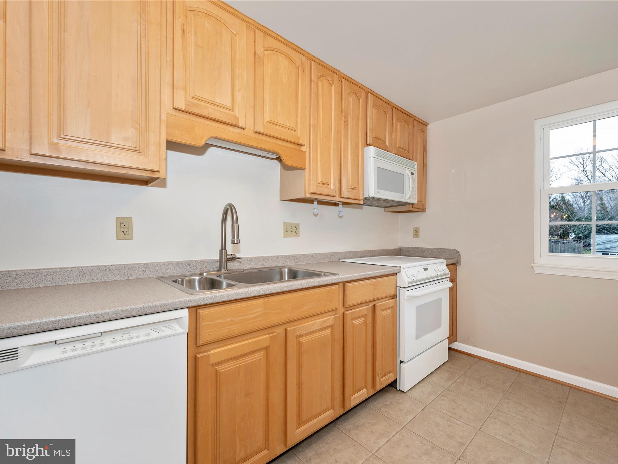 POOLESVILLE - Residential