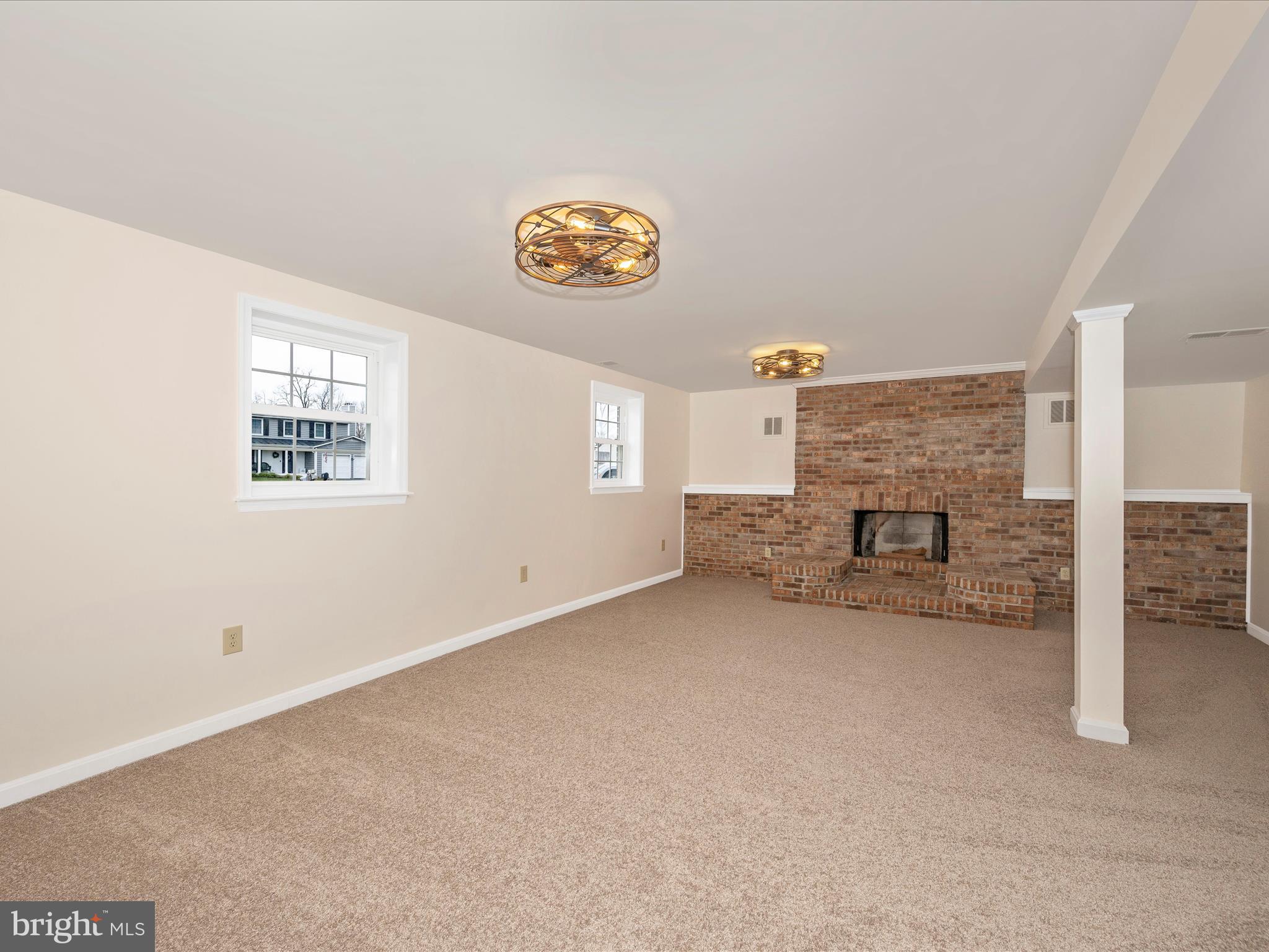 POOLESVILLE - Residential