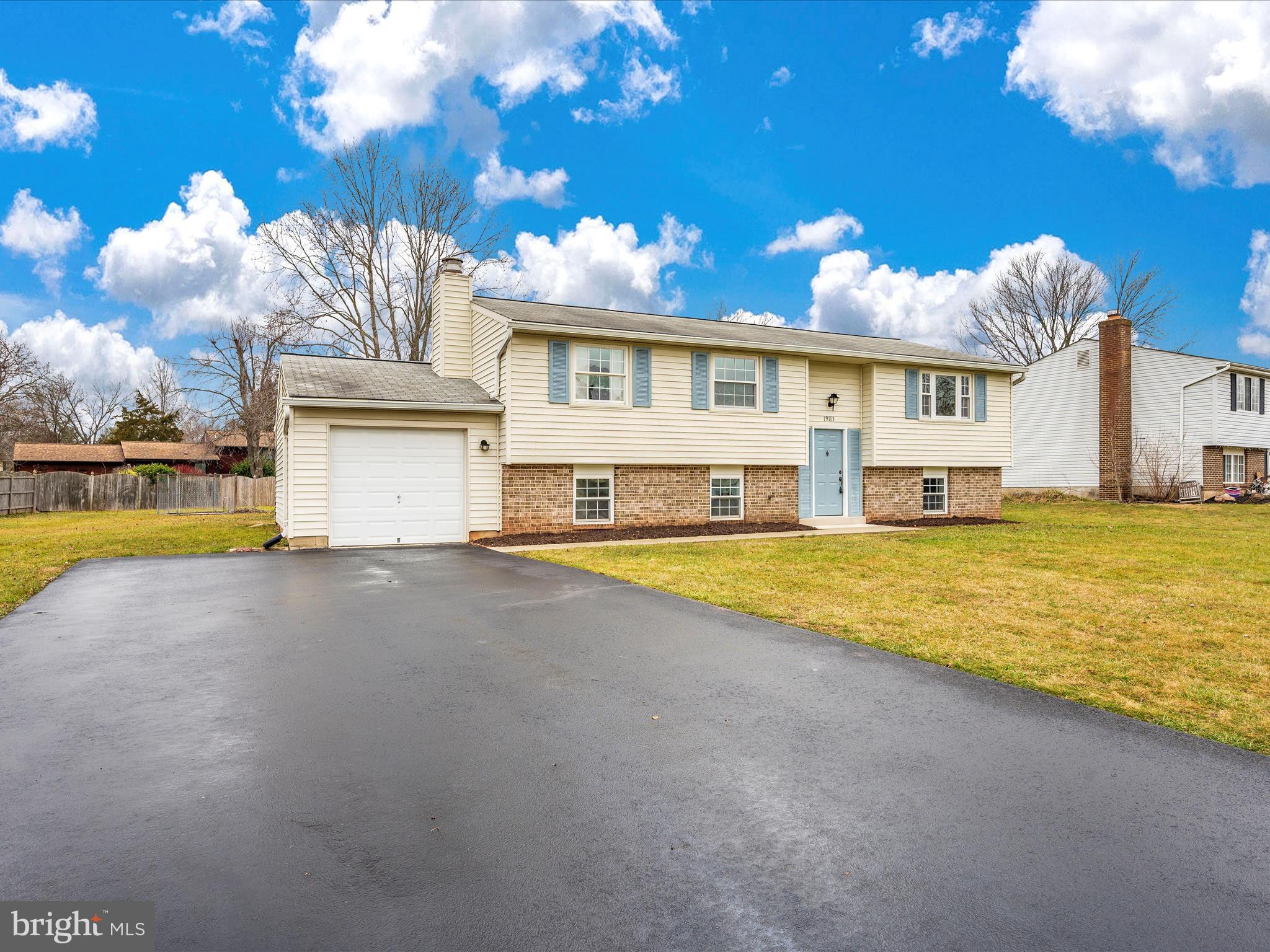 POOLESVILLE - Residential