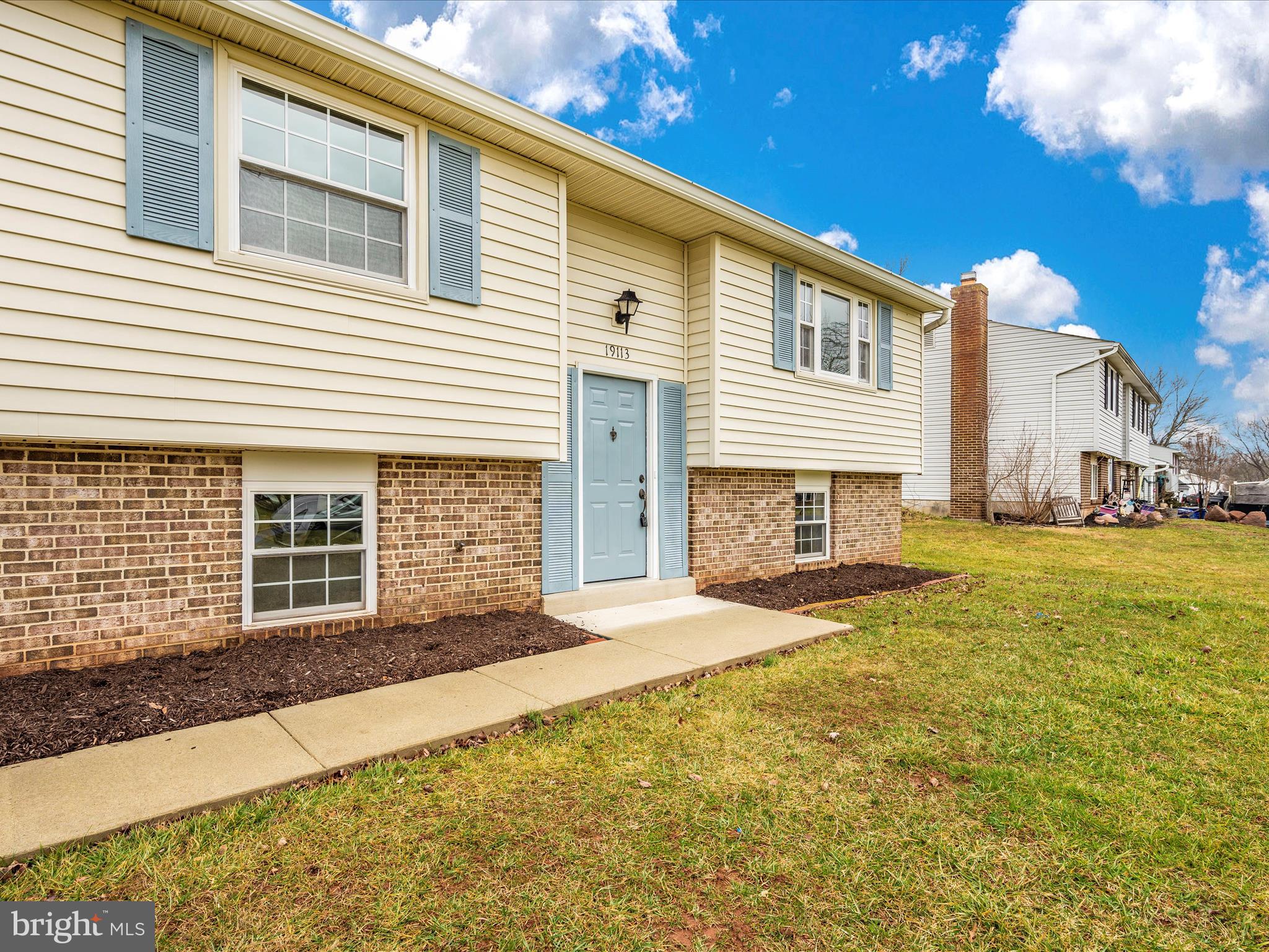 POOLESVILLE - Residential