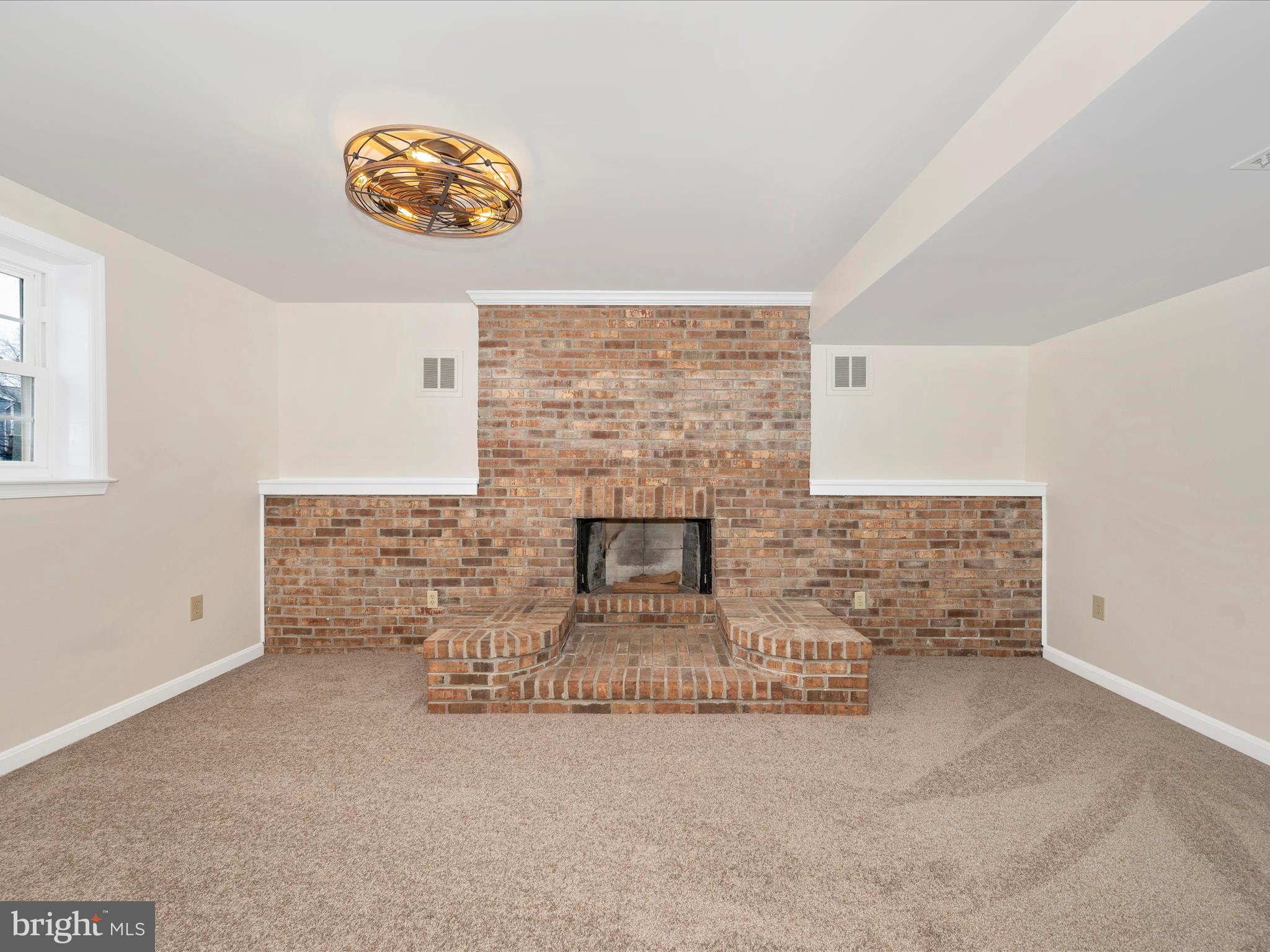 POOLESVILLE - Residential