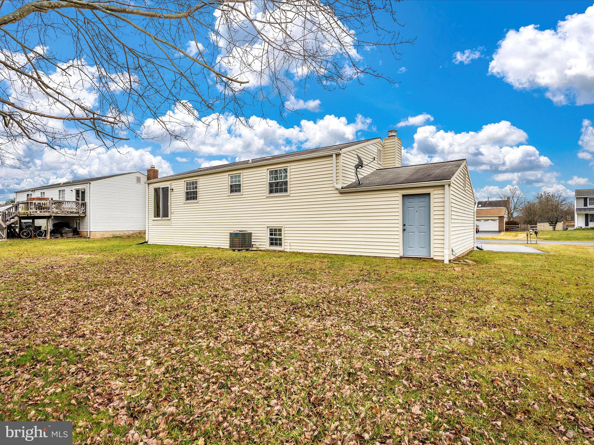 POOLESVILLE - Residential