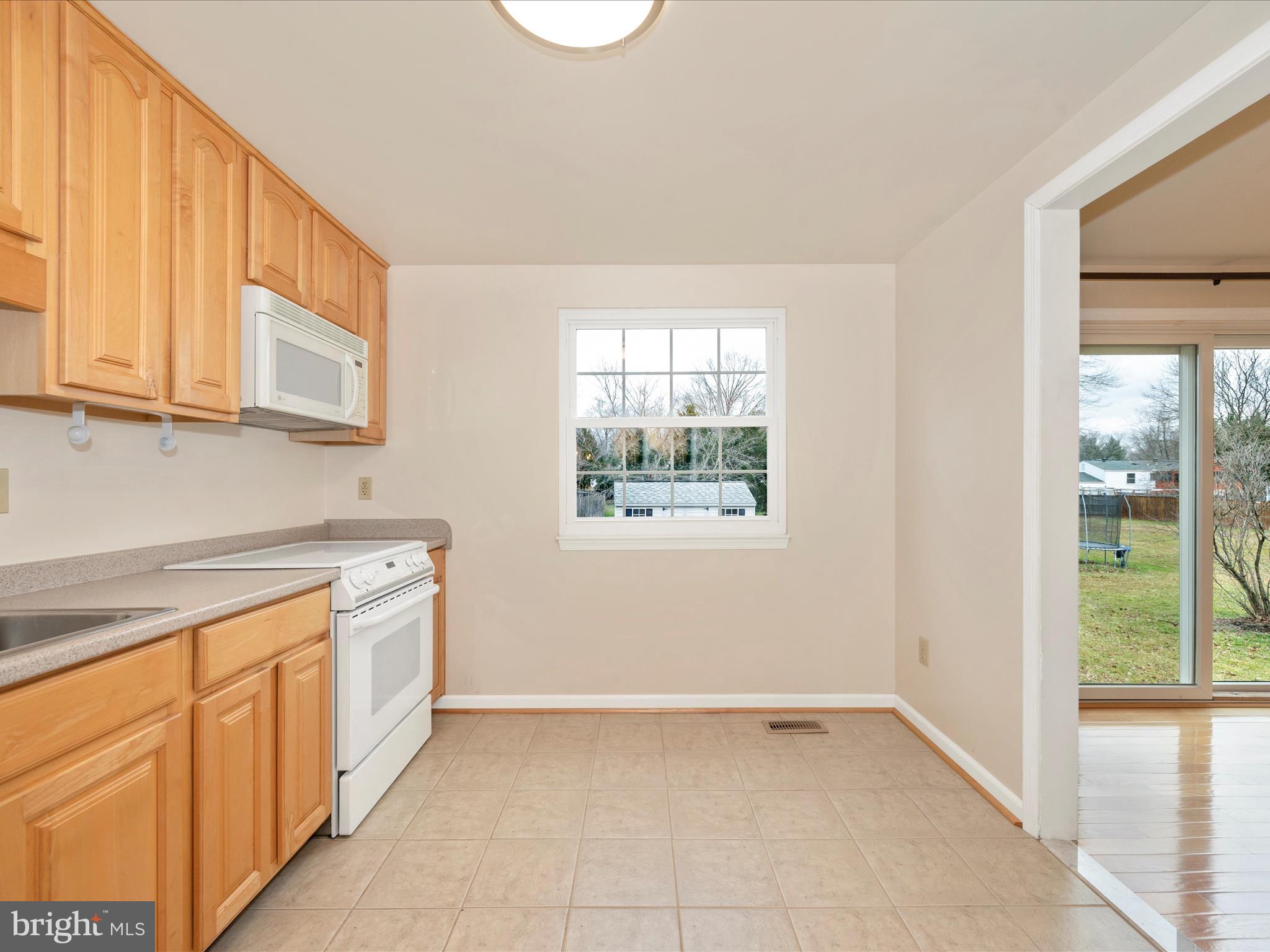 POOLESVILLE - Residential