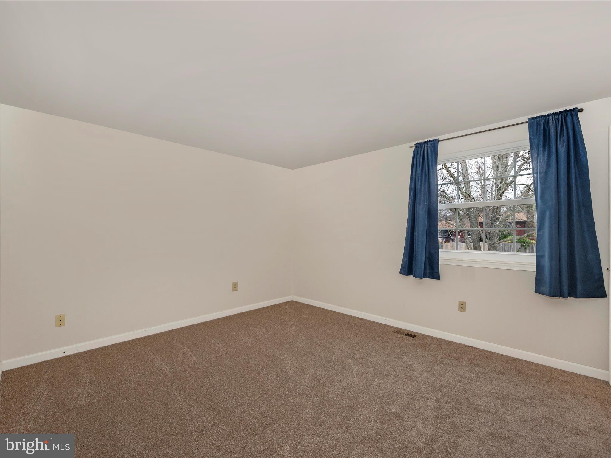 POOLESVILLE - Residential