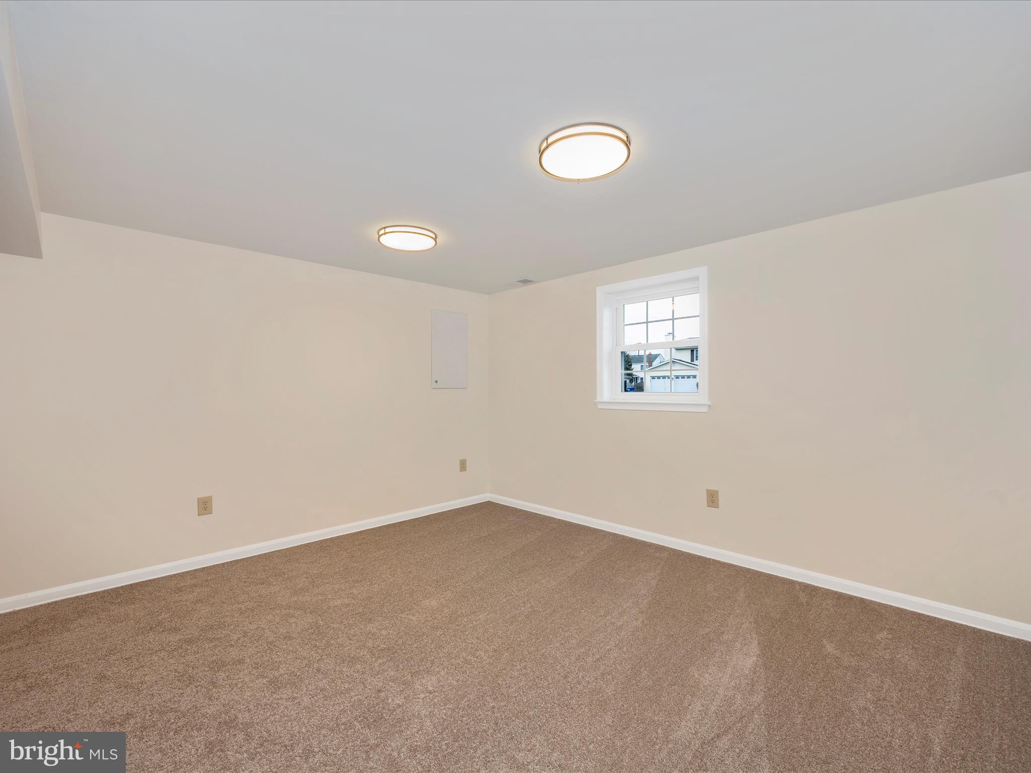 POOLESVILLE - Residential