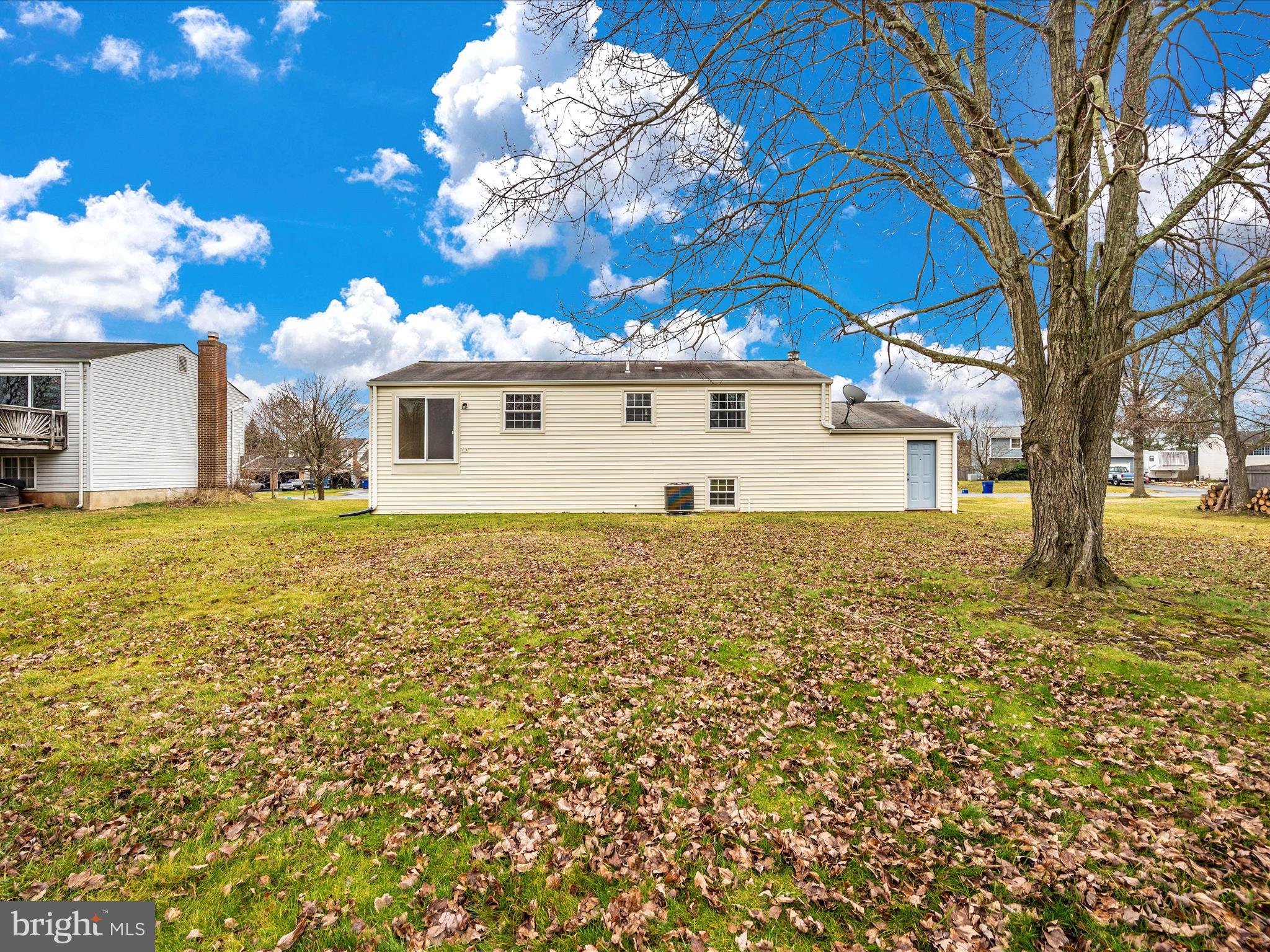 POOLESVILLE - Residential