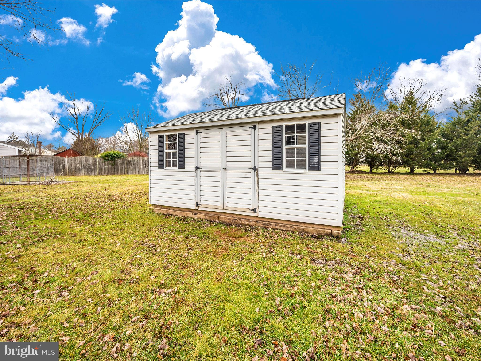 POOLESVILLE - Residential