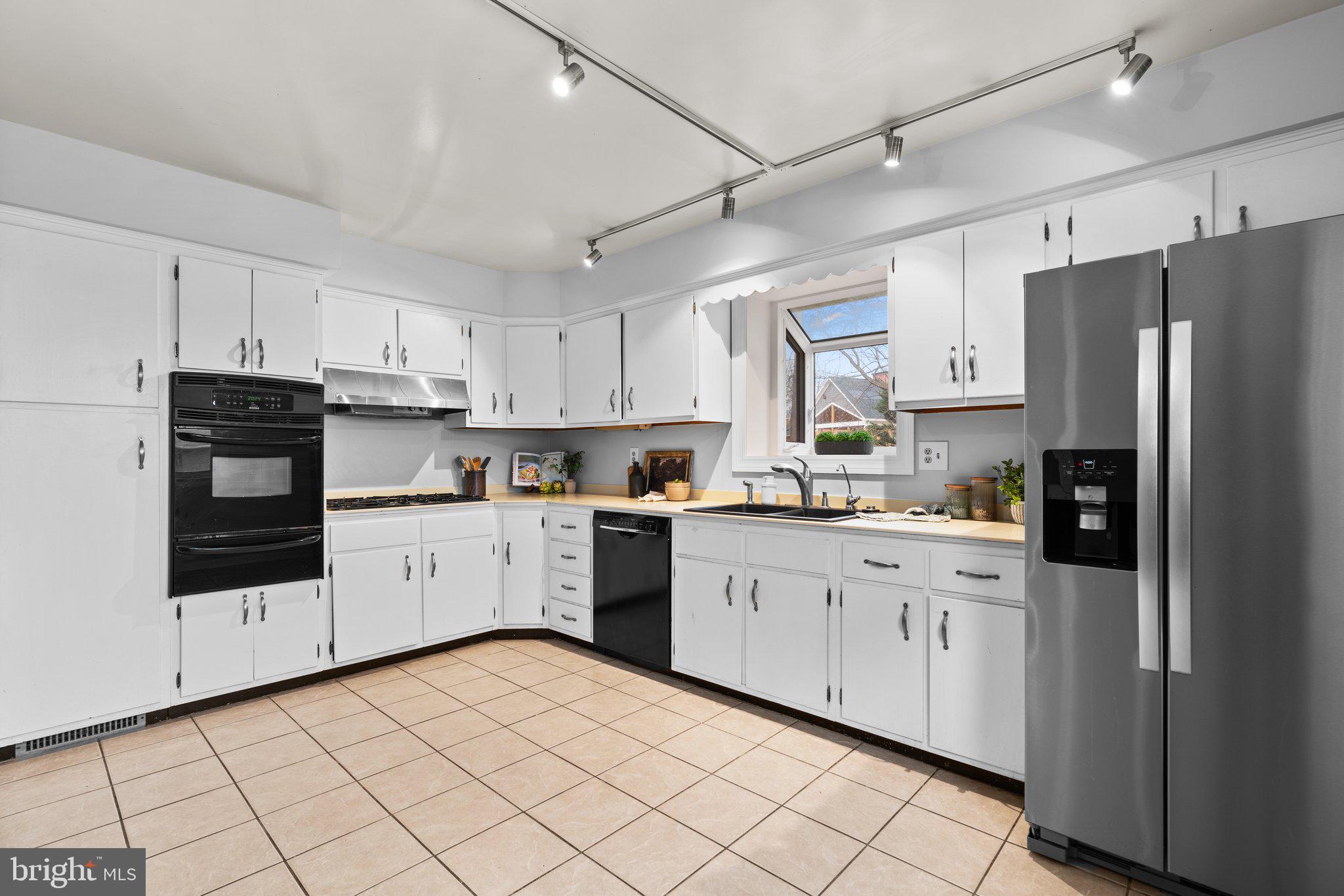 CLEMENS CROSSING - Residential