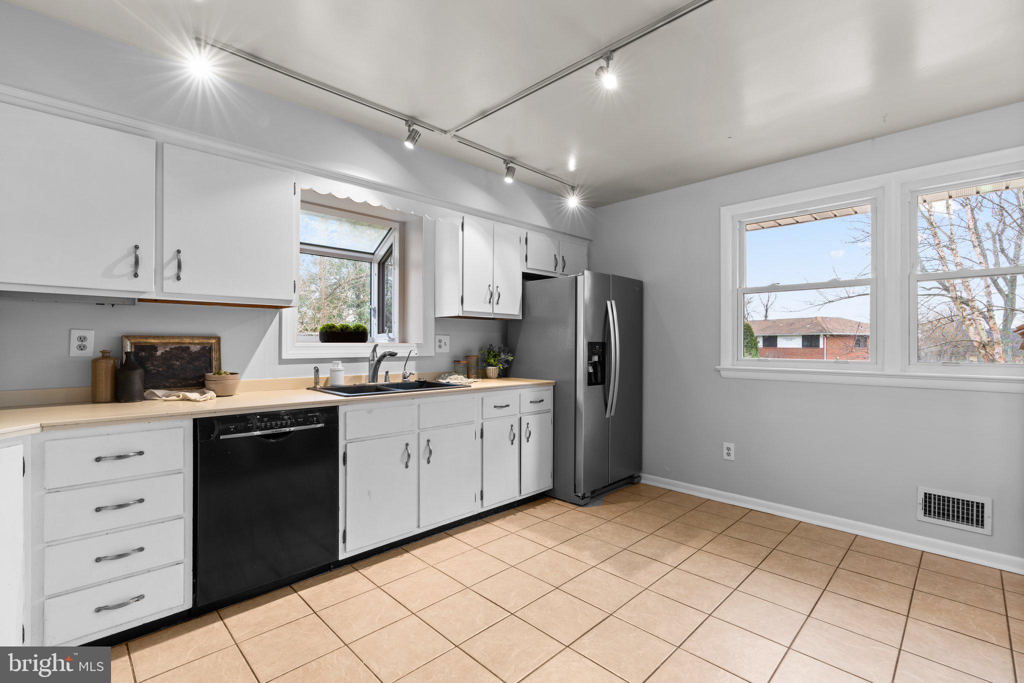 CLEMENS CROSSING - Residential