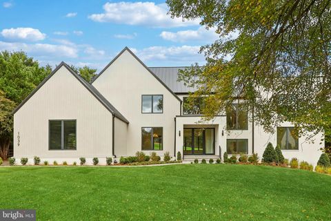 Photo of 1039 Harriman Street, GREAT FALLS, VA 22066 (MLS # VAFX2268562)