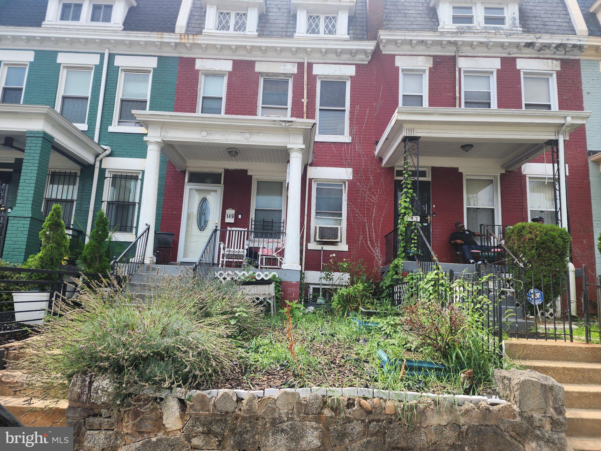 149 V STREET NE