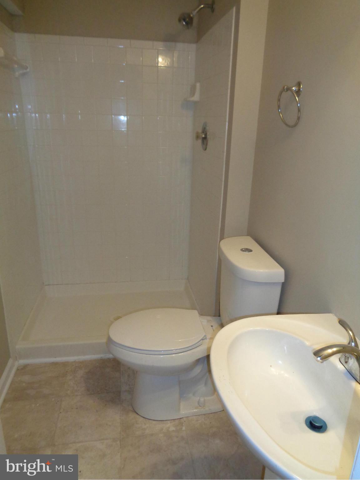 LAKEWOOD EST SUB - Residential Lease