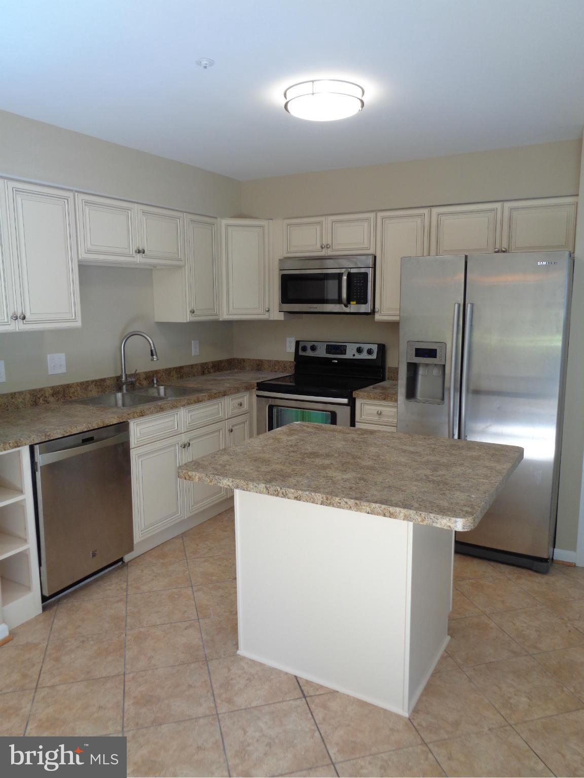 LAKEWOOD EST SUB - Residential Lease